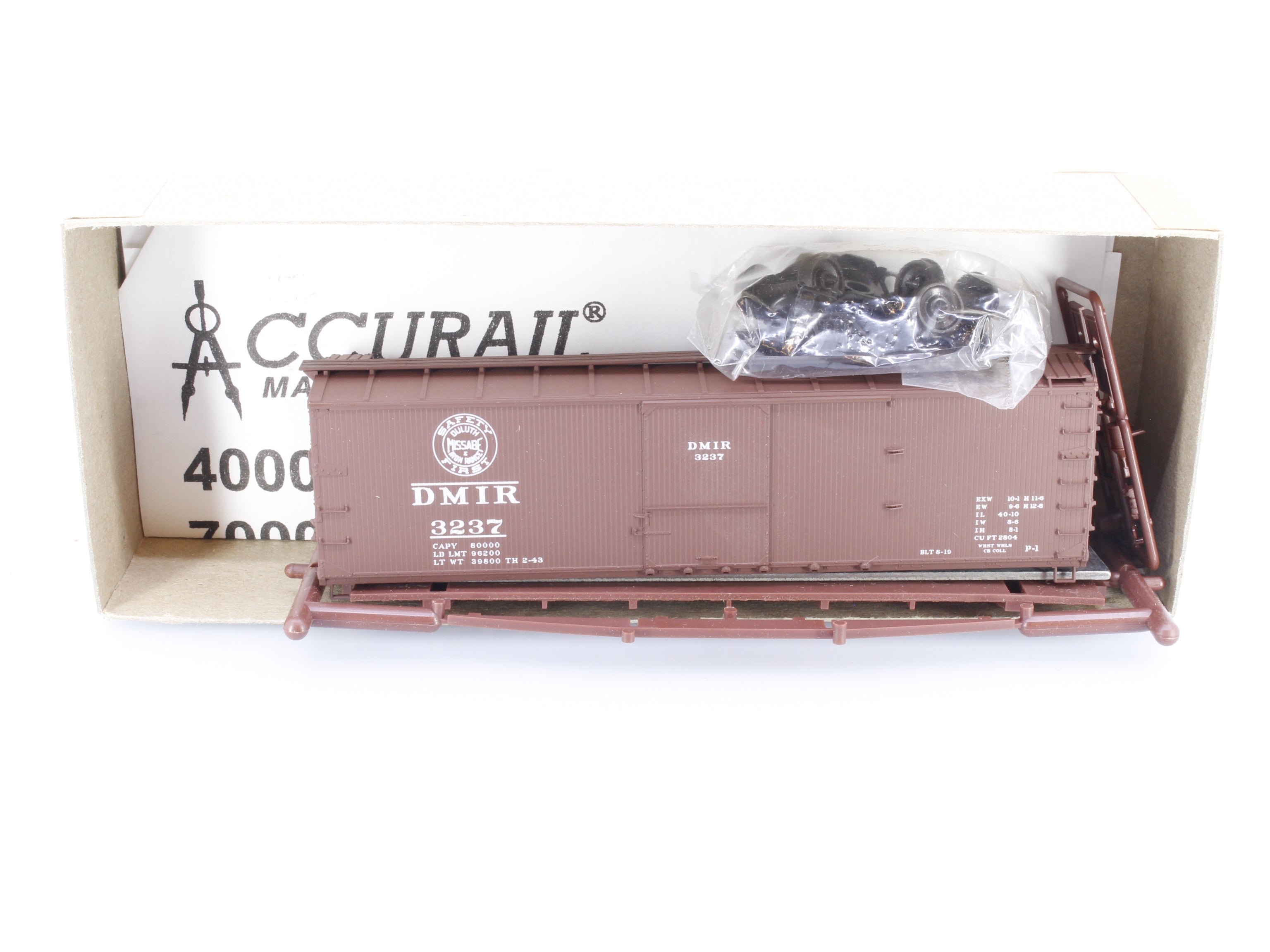Accurail 4626 HO 40' USRA Double Sheathed Box Car Duluth Missabe and Iron Range Railway (DMIR) 3237