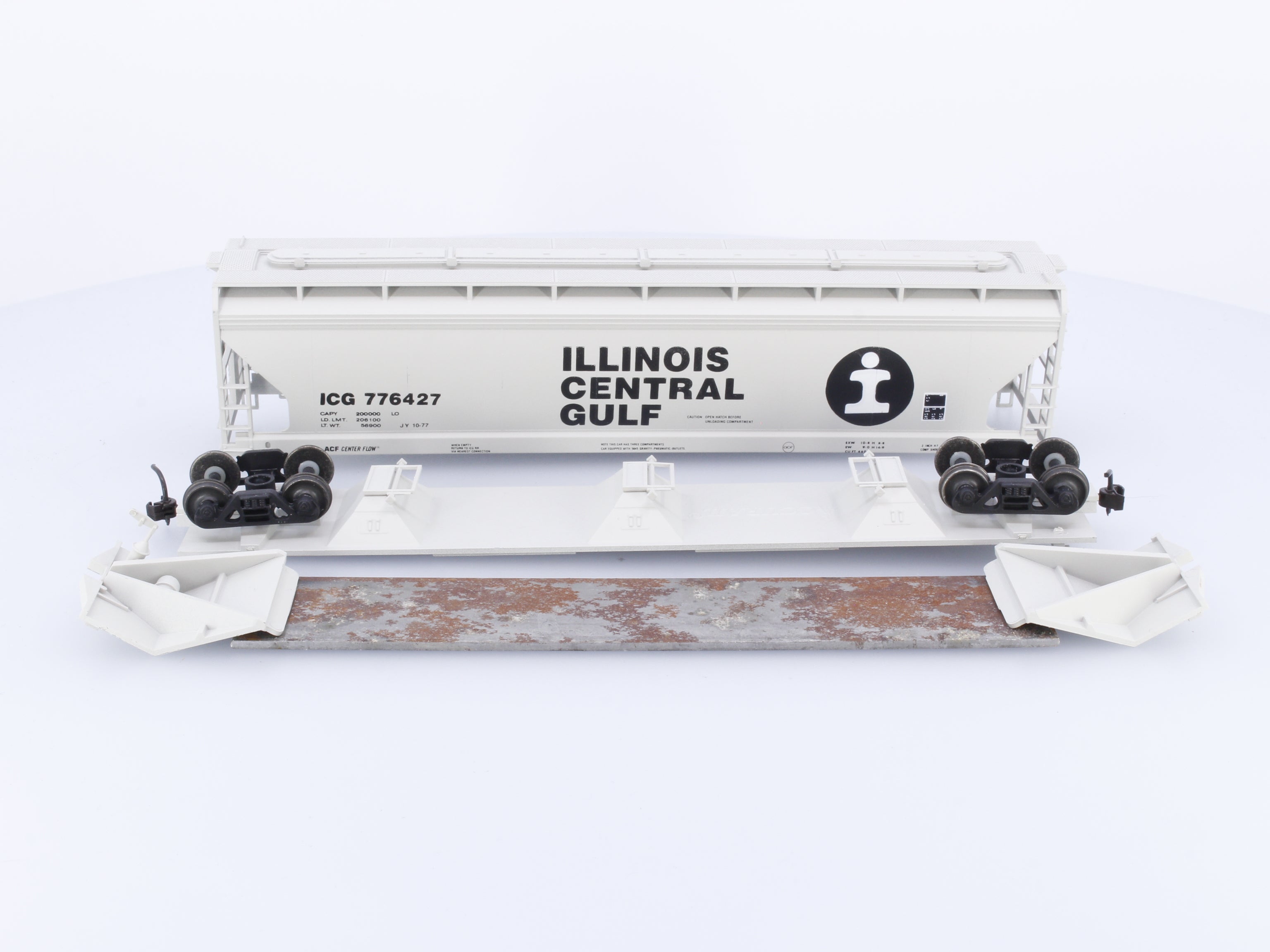 Accurail 2009 HO ACF 3-Bay Covered Hopper Illinois Central Gulf (ICG) 776427