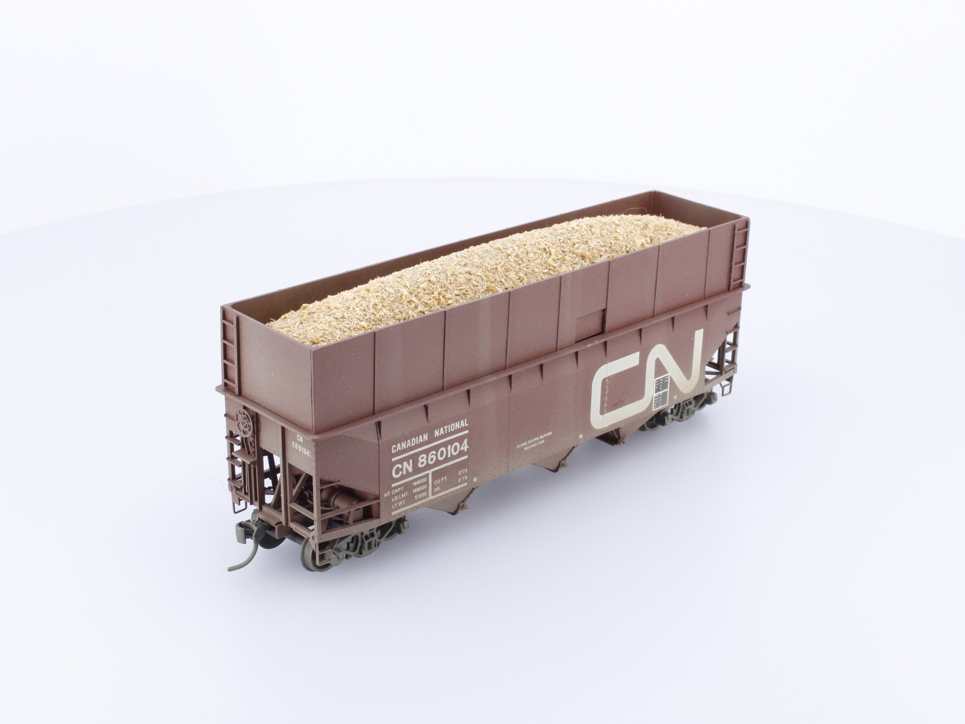 Northern New England Custom Cars 860104 HO Custom Built Weathered 3 Bay Hopper with Woodchip Load Canadian National (CN) 860104