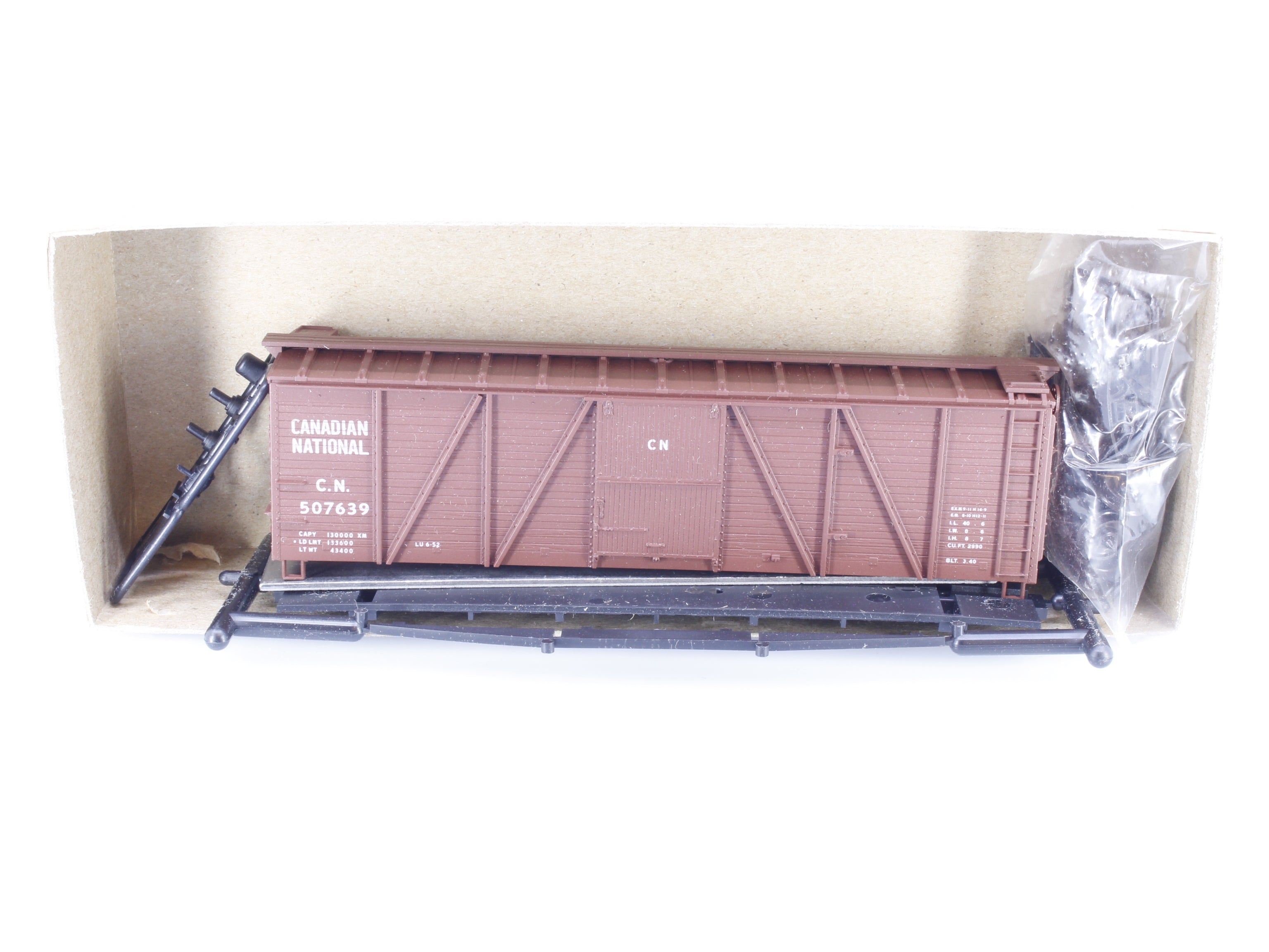 Accurail 7201 HO 40' Wood Doors Metal End Box Car Canadian National (CN) 507639