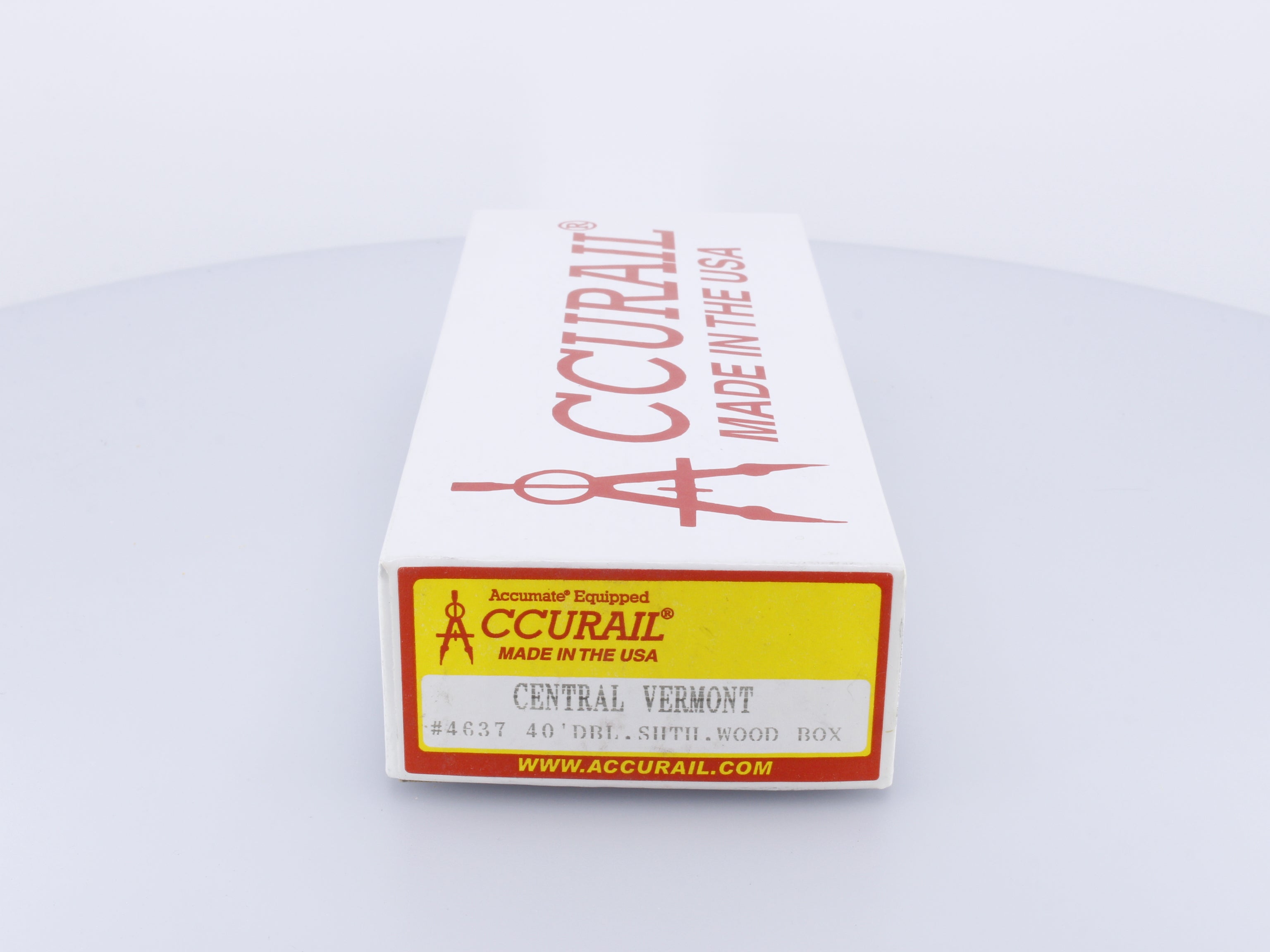 Accurail 4637 HO 40' Double-Sheathed Wood Box Car Central Vermont (CV) 83462