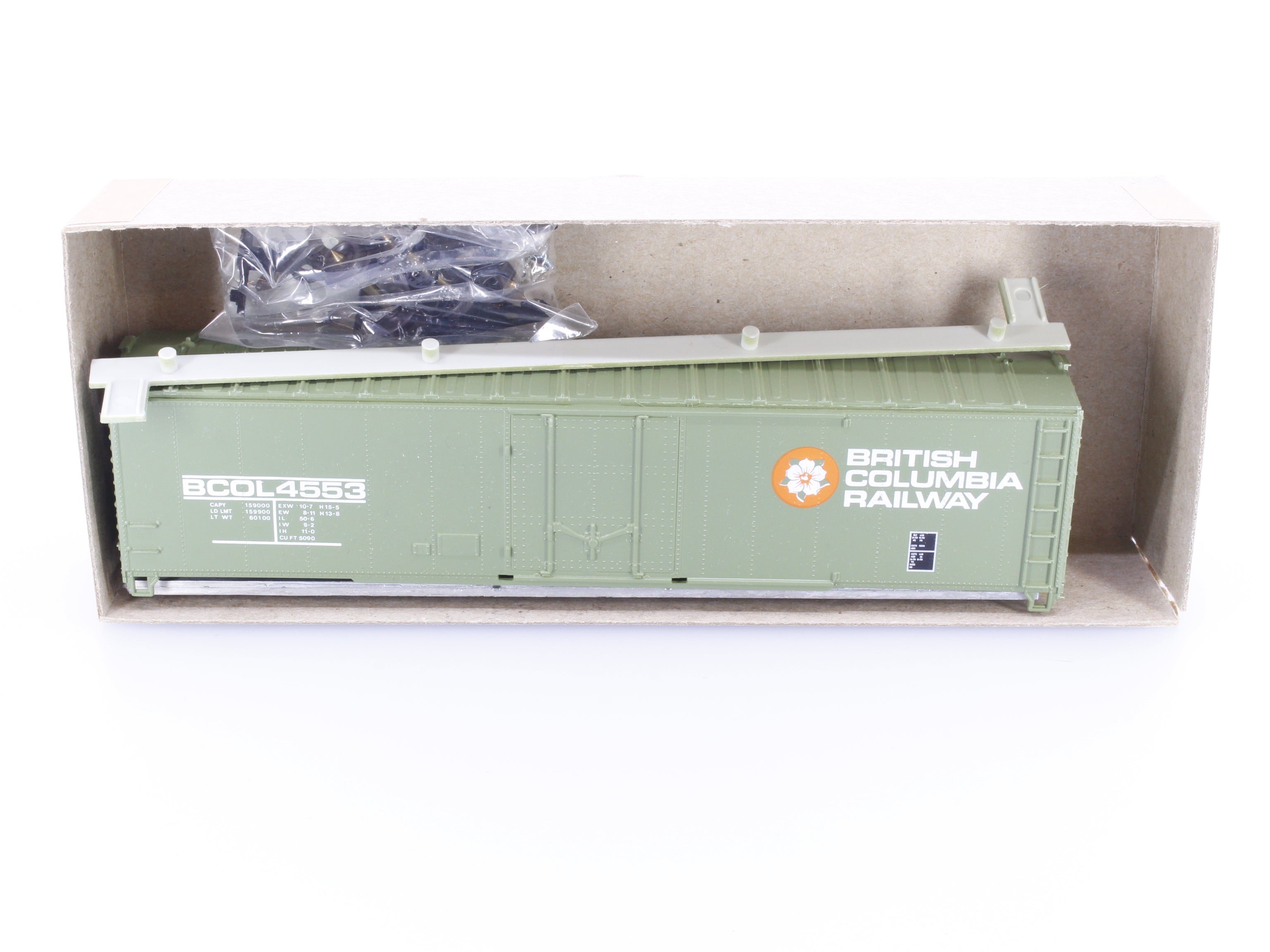 Roundhouse 01265 HO 50' Plug Door Box Car BC Rail (BCOL) 4553