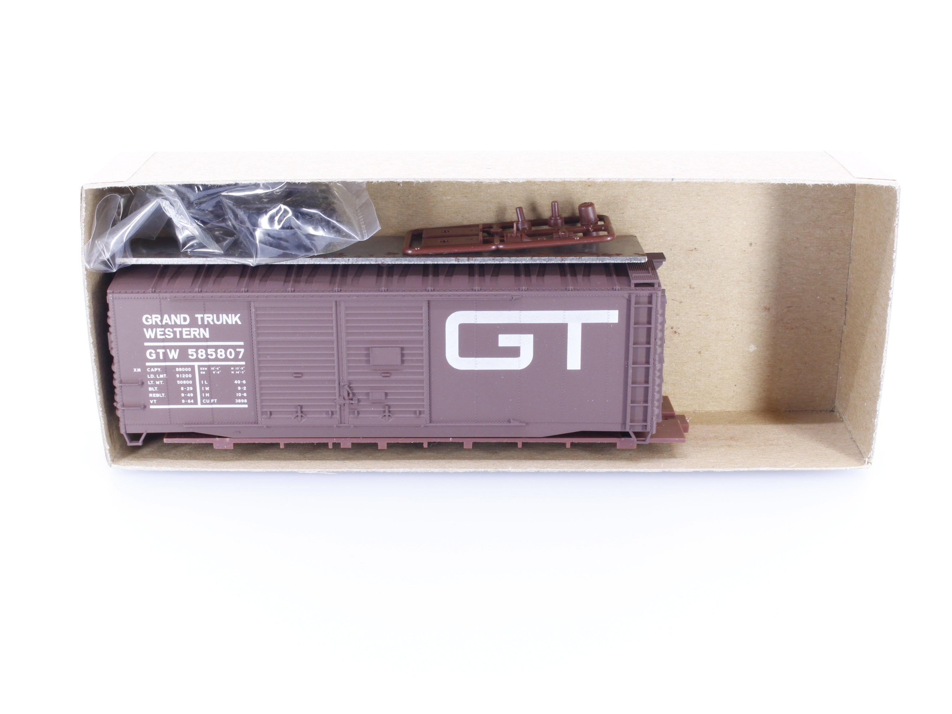 Accurail 3621 HO 40' Double Door Steel Box Car Grand Trunk Western (GTW) 585807