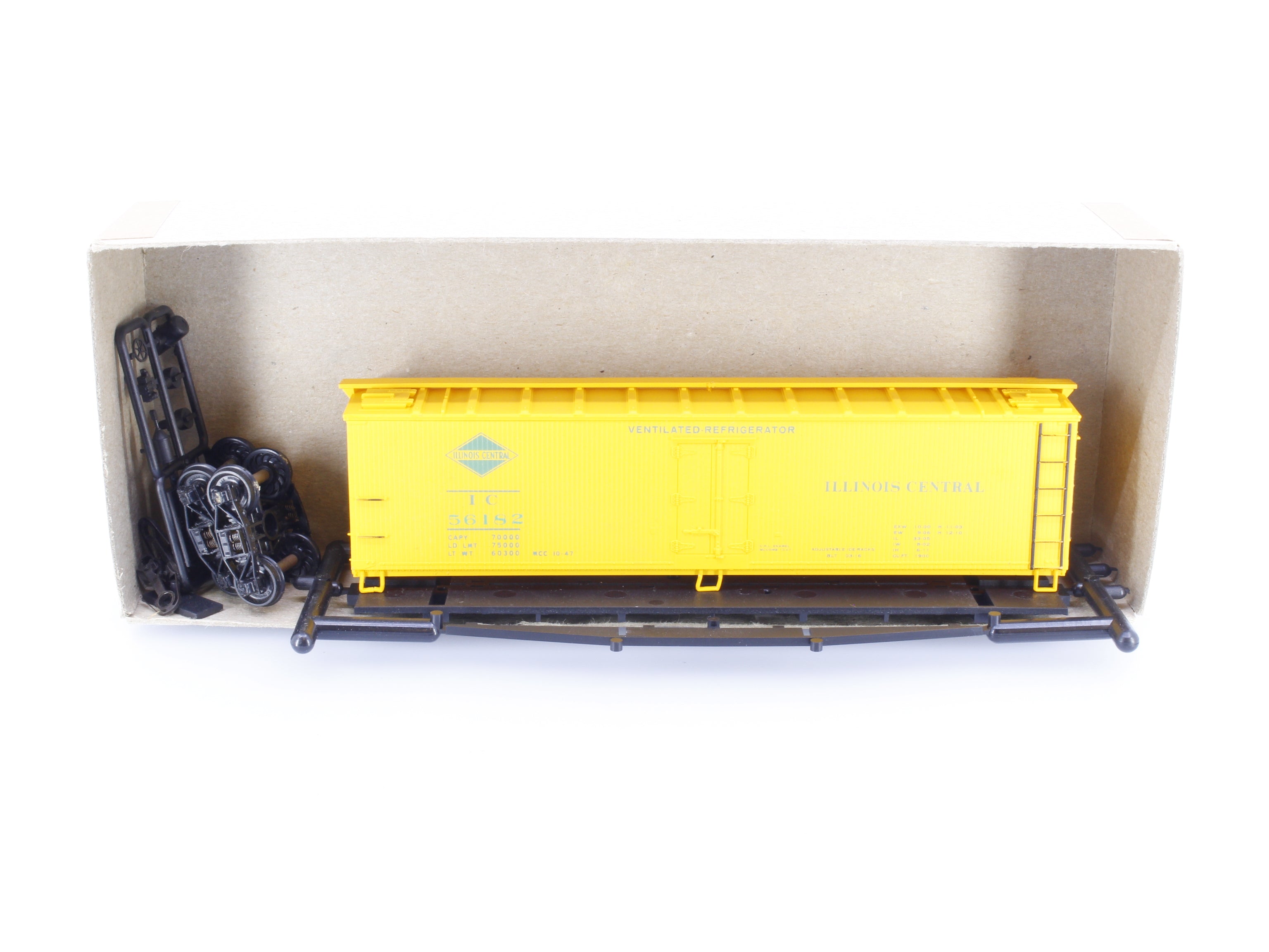 5th Ave Car Shops 56180 HO 40' Wood Reefer Illinois Central (IC) 56182