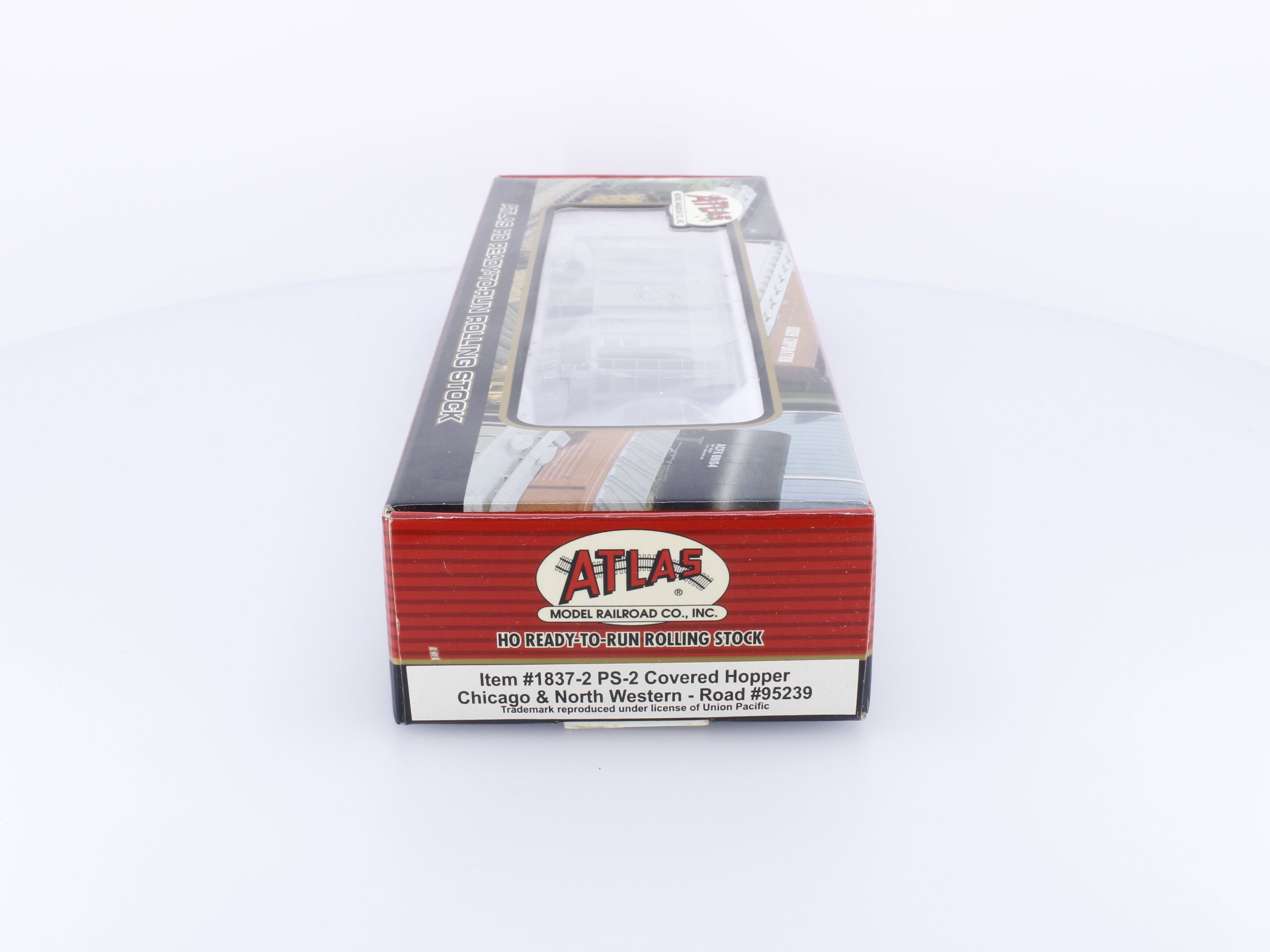 Atlas 1837-2 HO PS-2 Covered Hopper Chicago and North Western (CNW) 95239