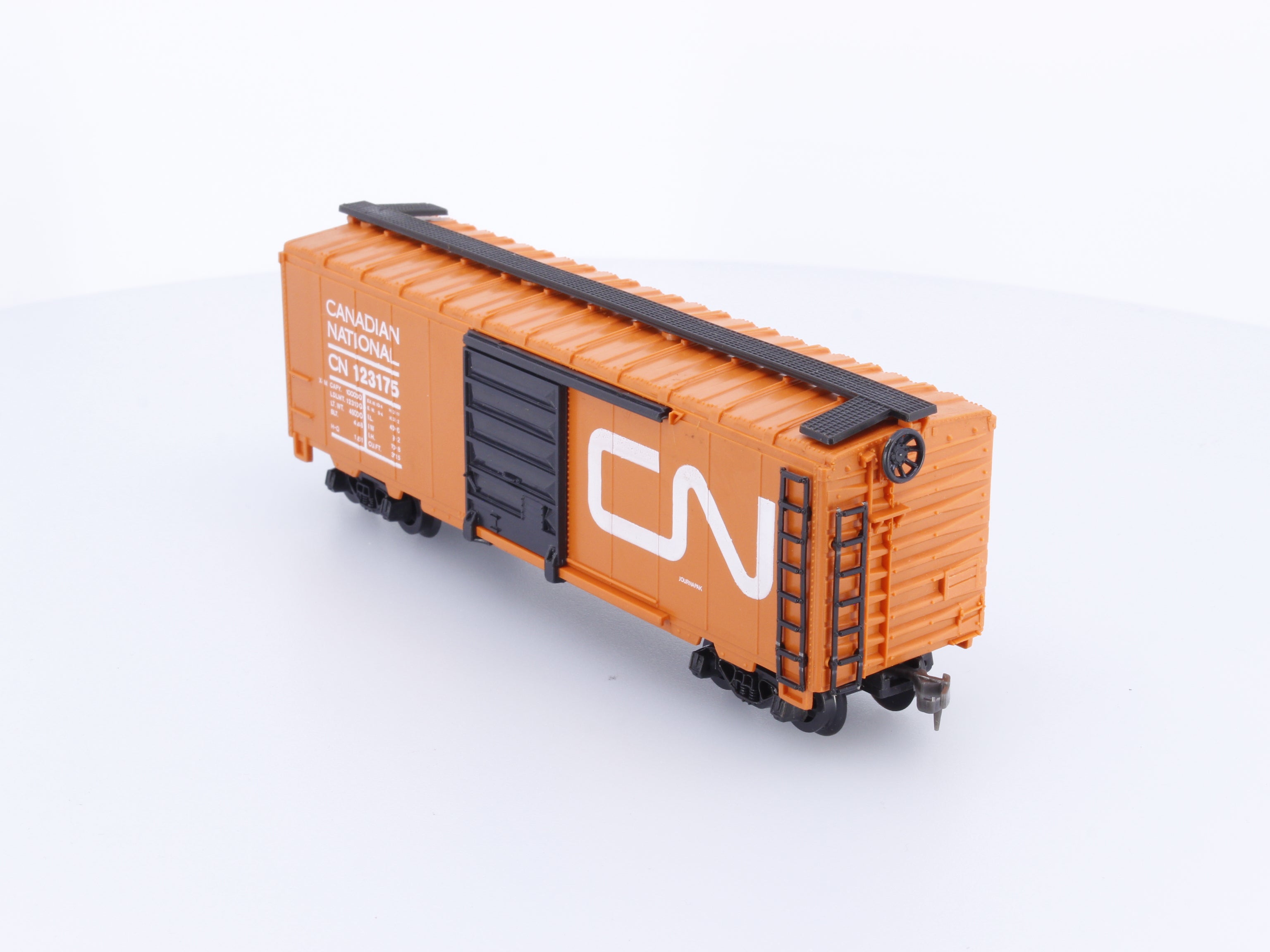 Model Power 9065 HO 40' Sliding Door AAR Box Car Canadian National (CN) 123175