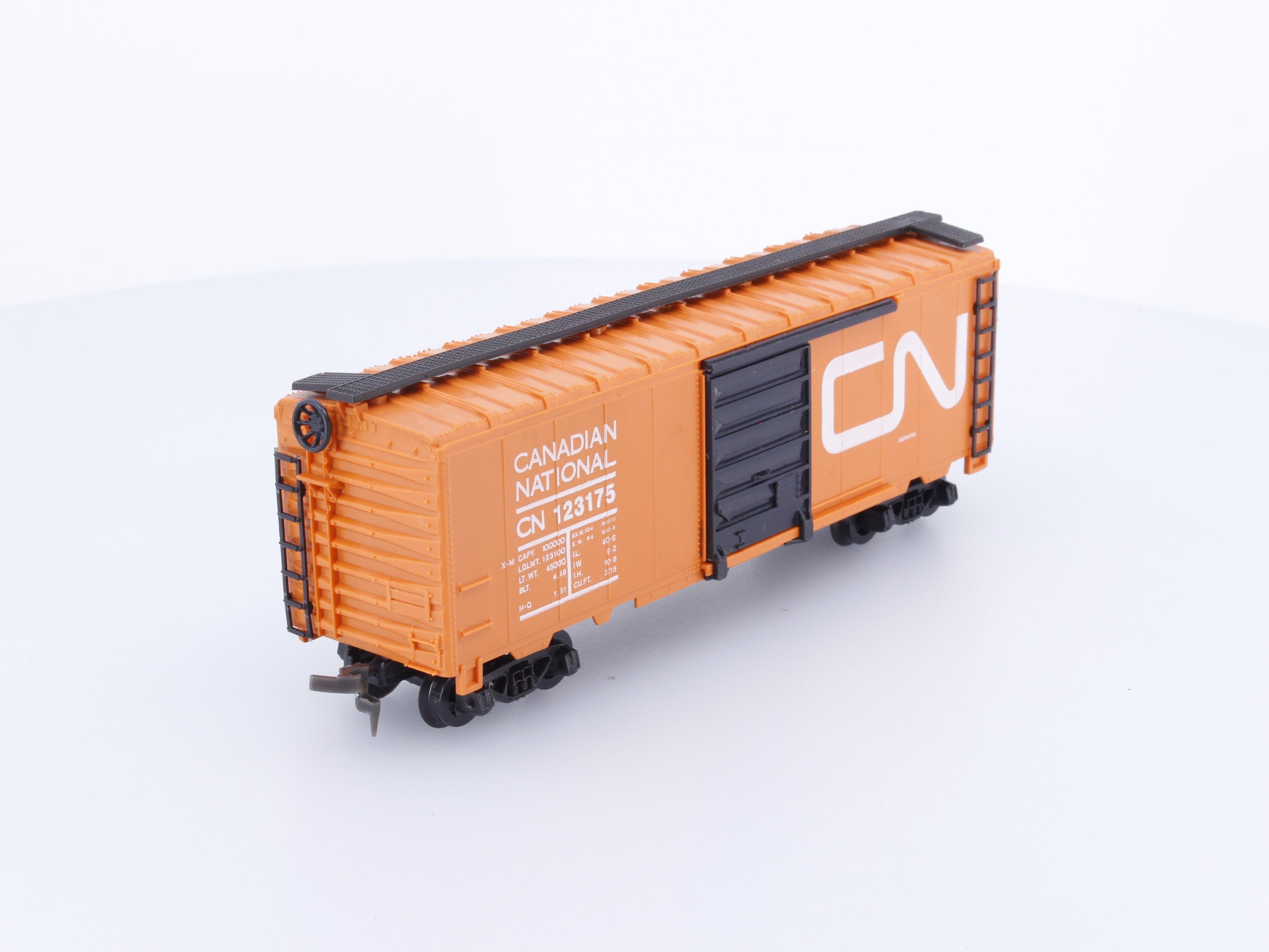 Model Power 9065 HO 40' Sliding Door AAR Box Car Canadian National (CN) 123175