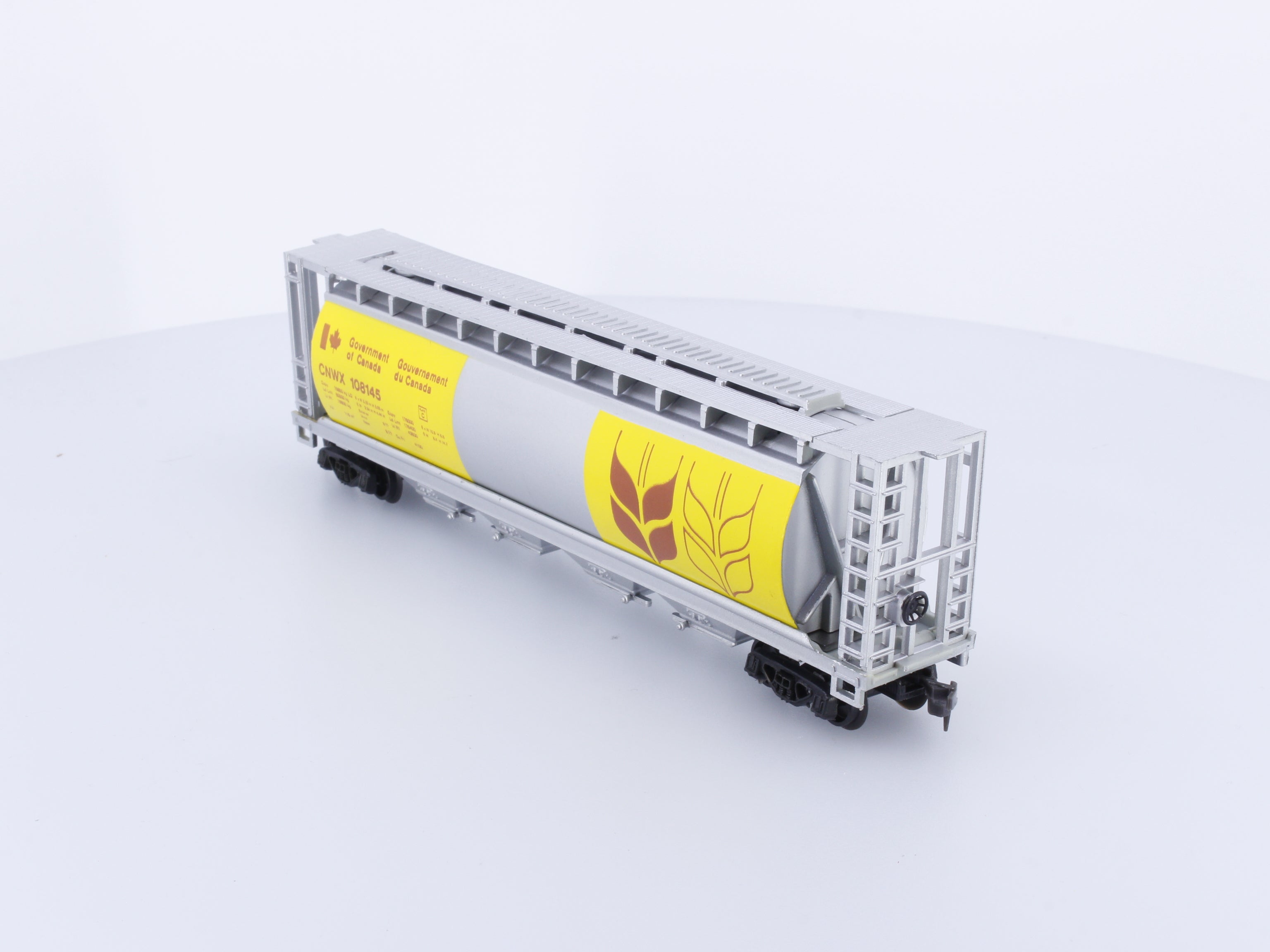 Model Power 9502 HO 51' Cylindrical Hopper Car Government of Canada (CNWX) 108145