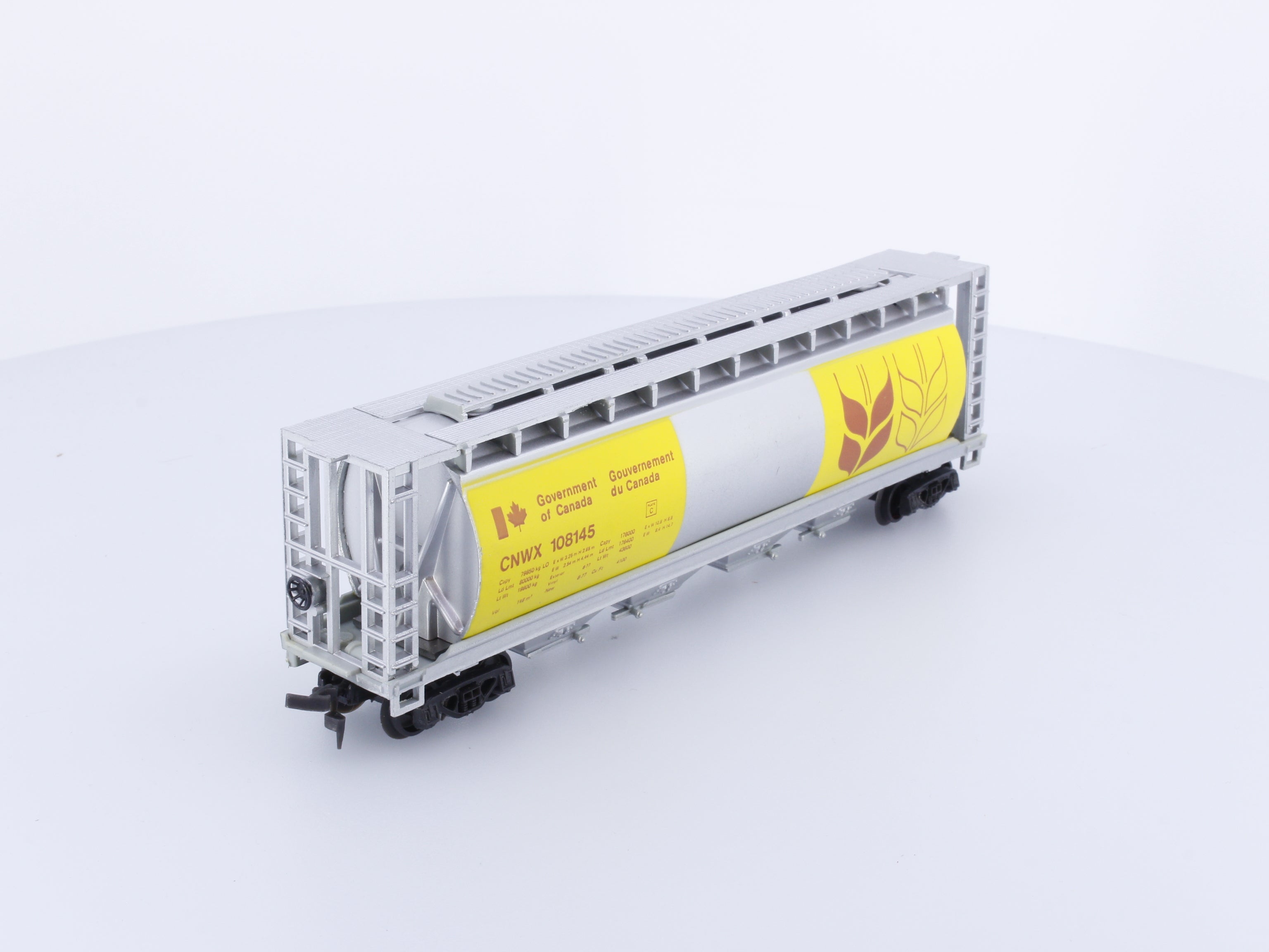 Model Power 9502 HO 51' Cylindrical Hopper Car Government of Canada (CNWX) 108145