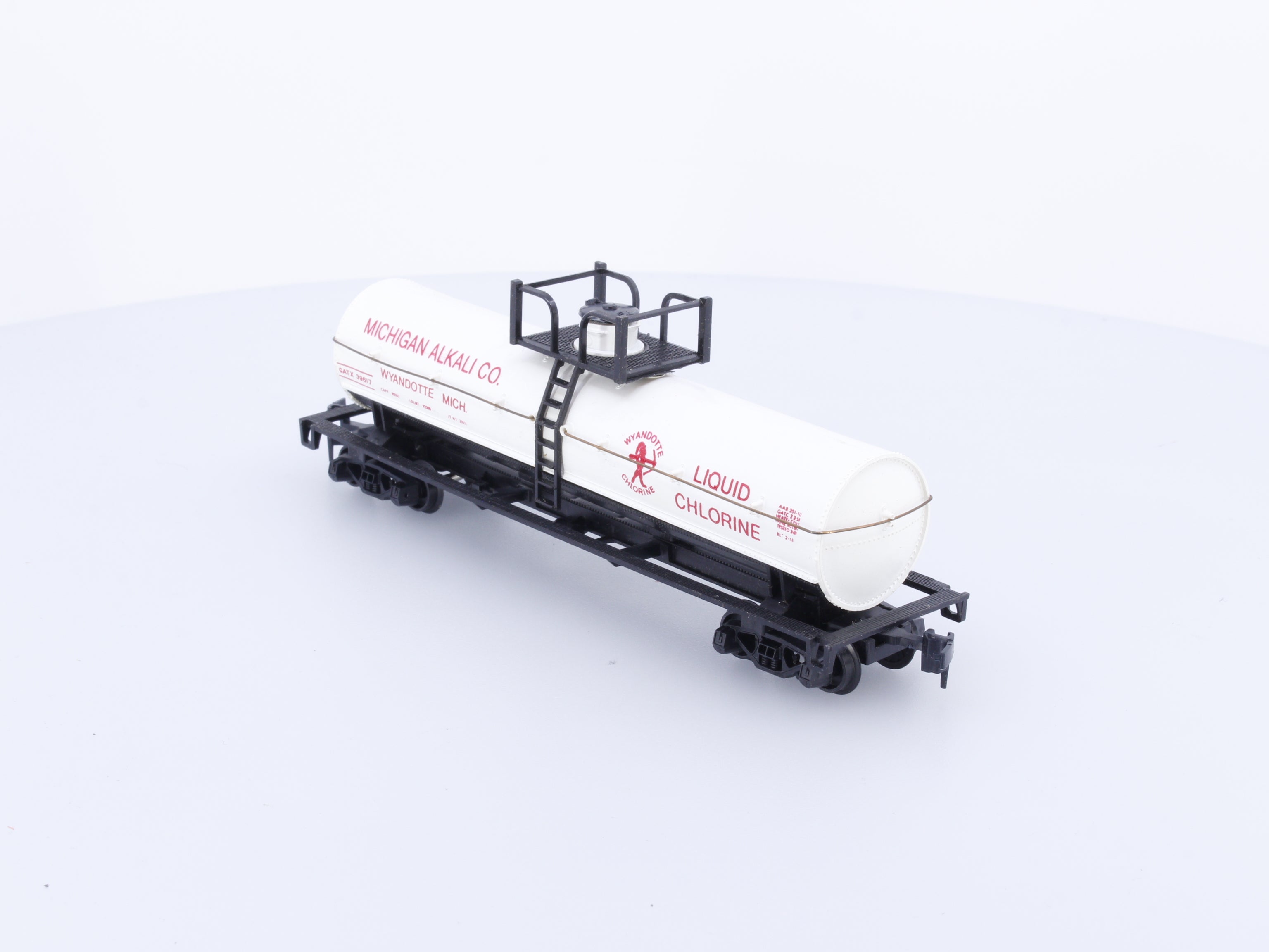 Model Power 677 HO Michigan Alkali Co. Chlorine Tank Car GATX Corporation (GATX) 39617