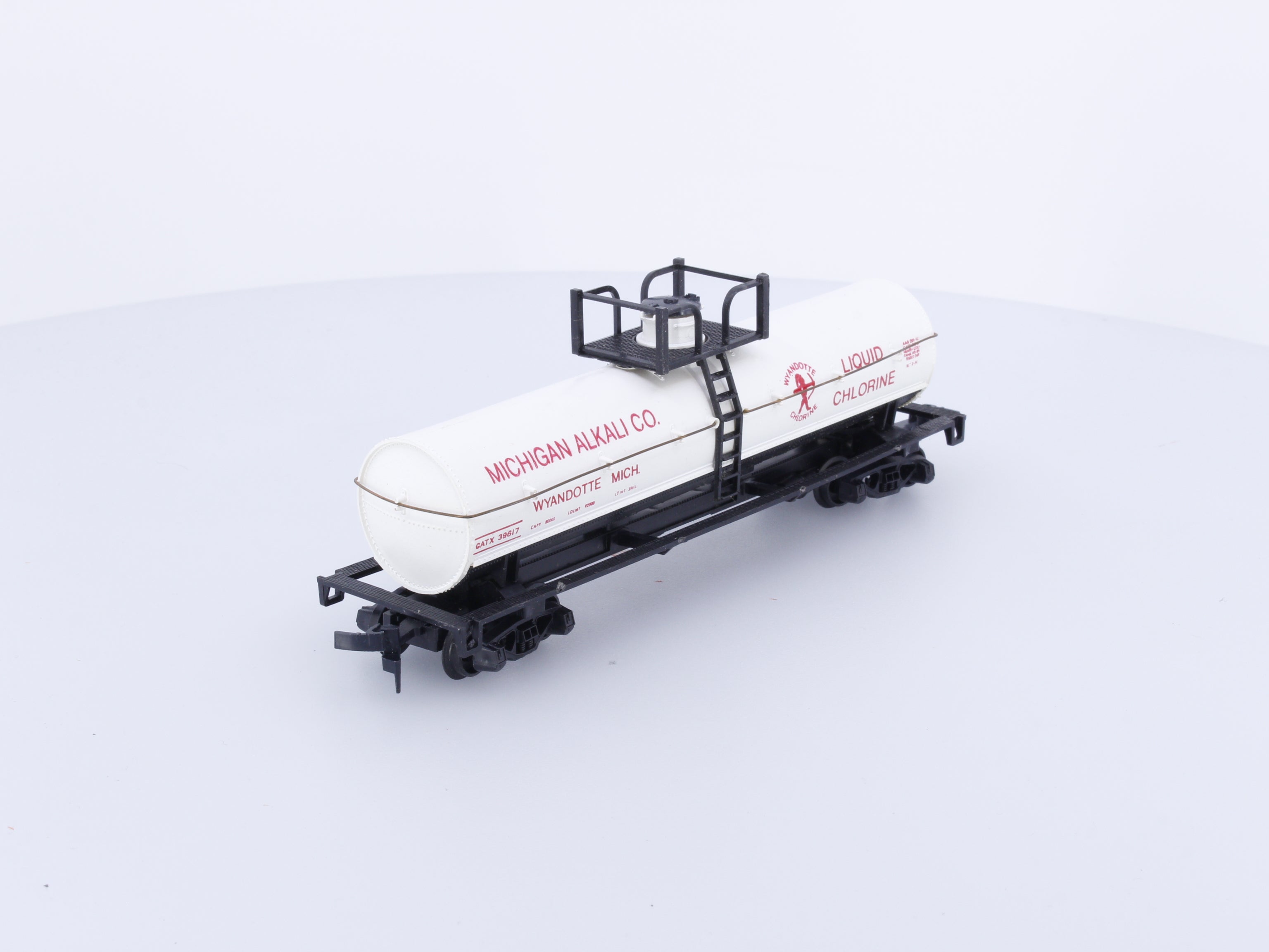 Model Power 677 HO Michigan Alkali Co. Chlorine Tank Car GATX Corporation (GATX) 39617