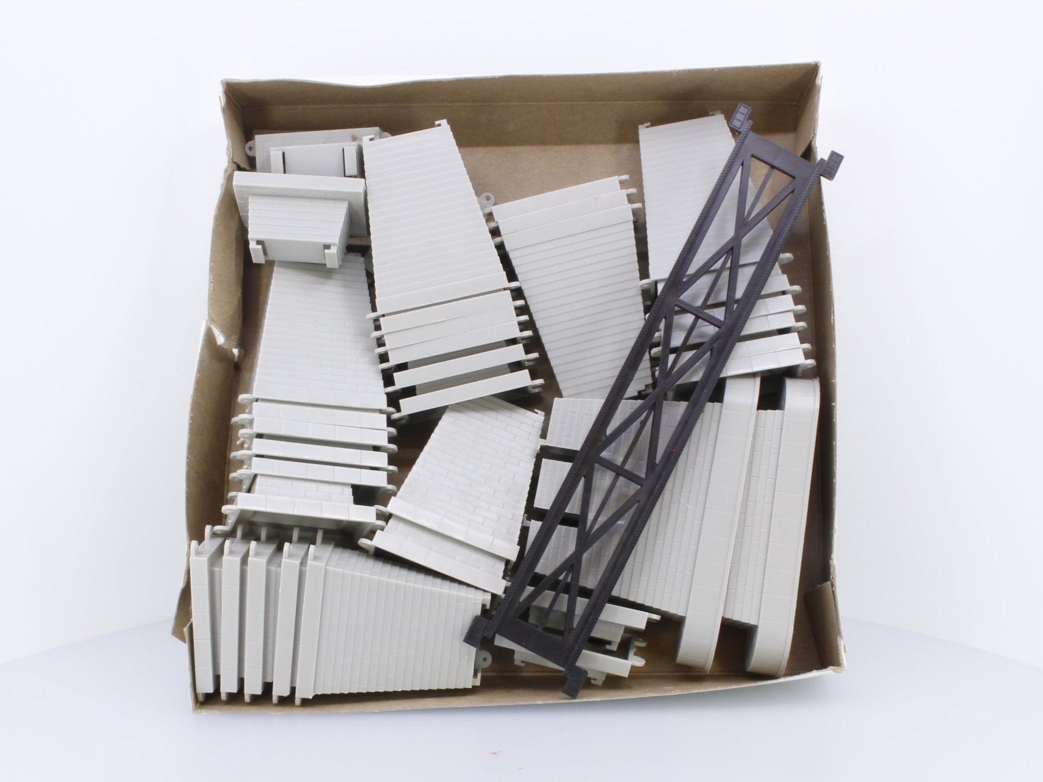 Atlas 80 HO 47 Piece Pier Set
