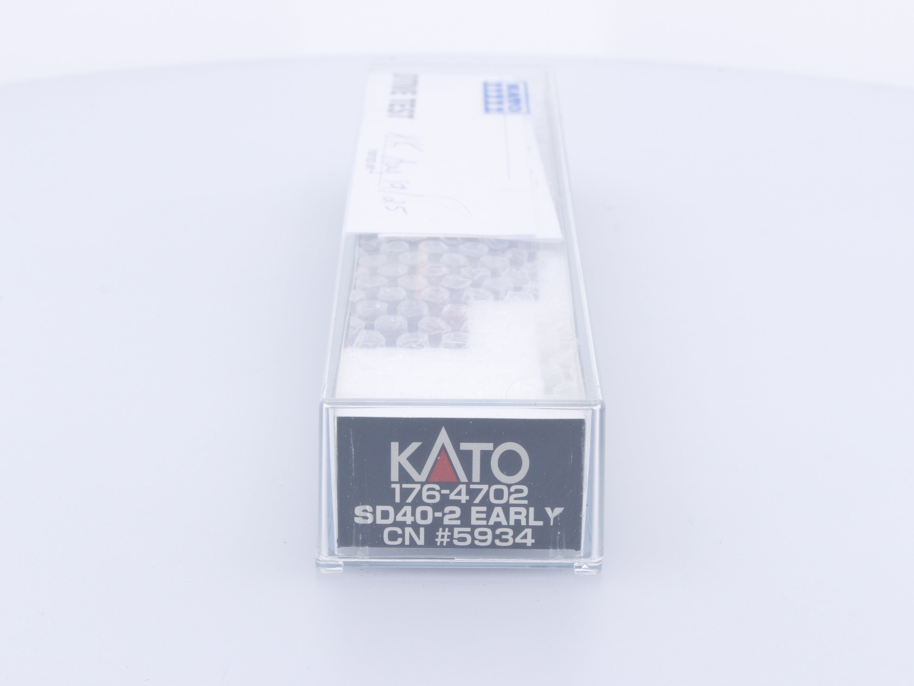 Kato 176-4702 N SD40-2 Early Diesel Locomotive Canadian National (CN) 5934 Analog DC