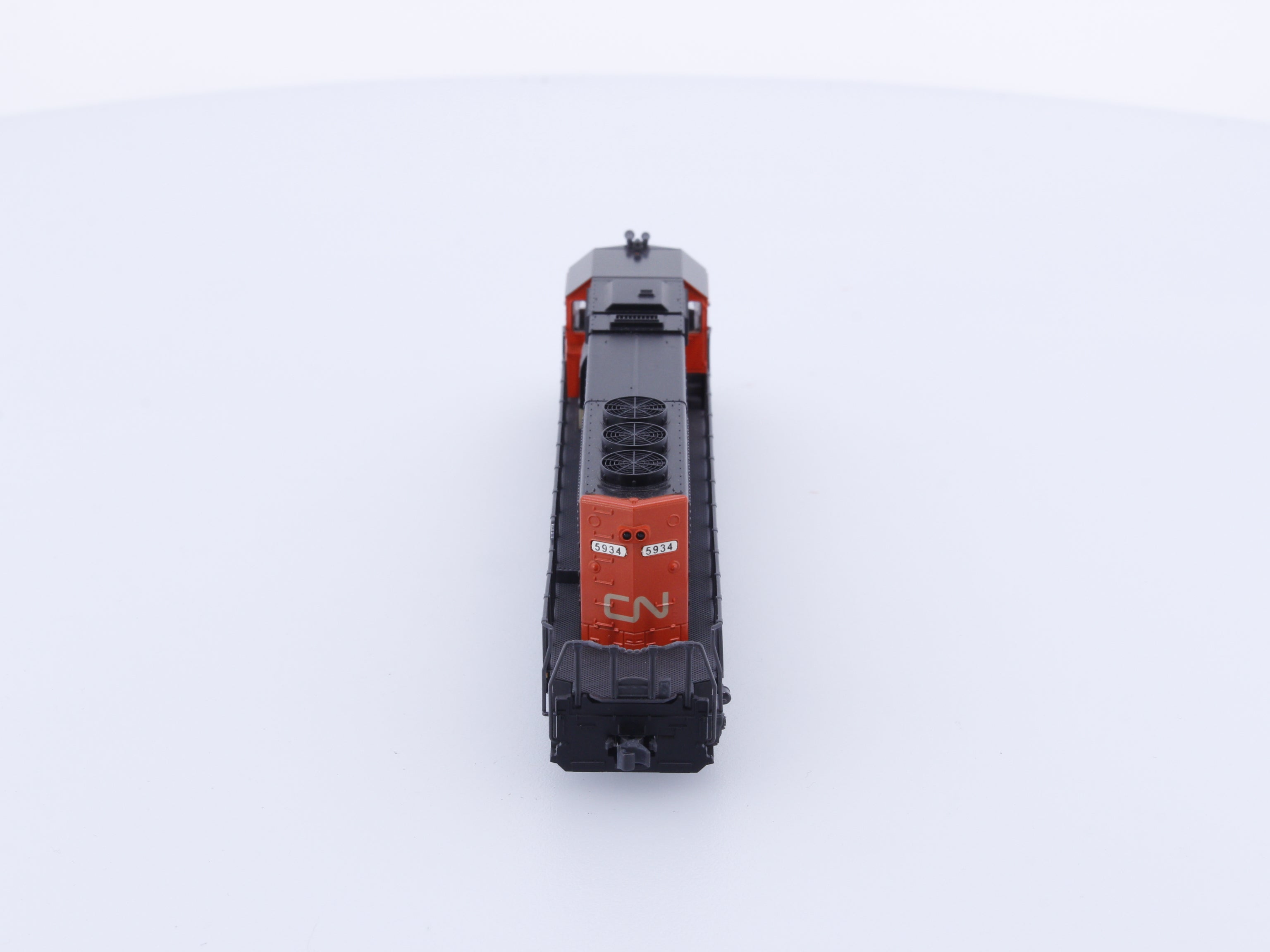 Kato 176-4702 N SD40-2 Early Diesel Locomotive Canadian National (CN) 5934 Analog DC
