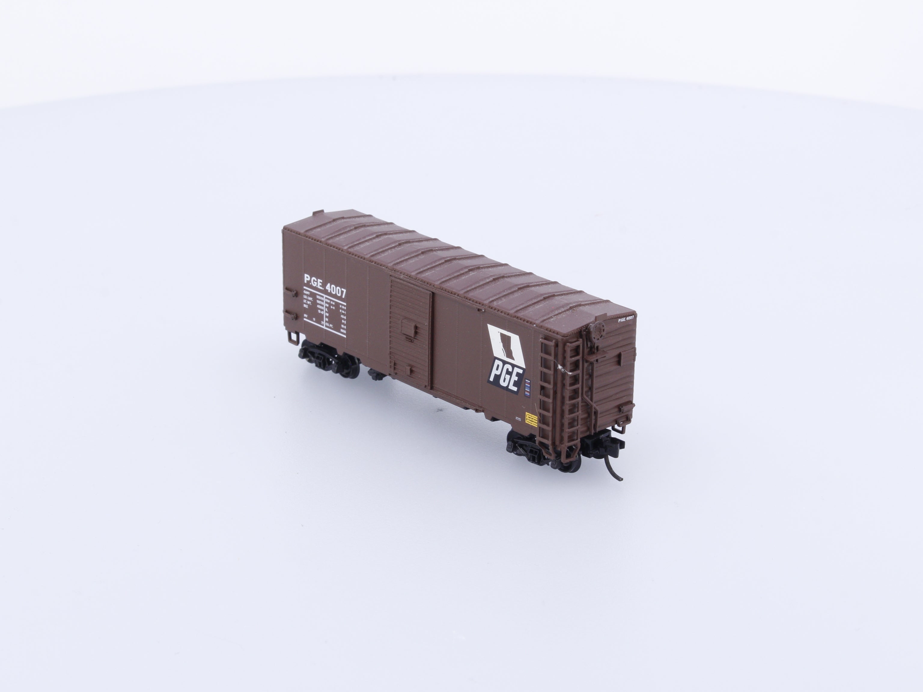 InterMountain 66808-01 N AAR 40' Box Car Pacific Great Eastern (PGE) 4007