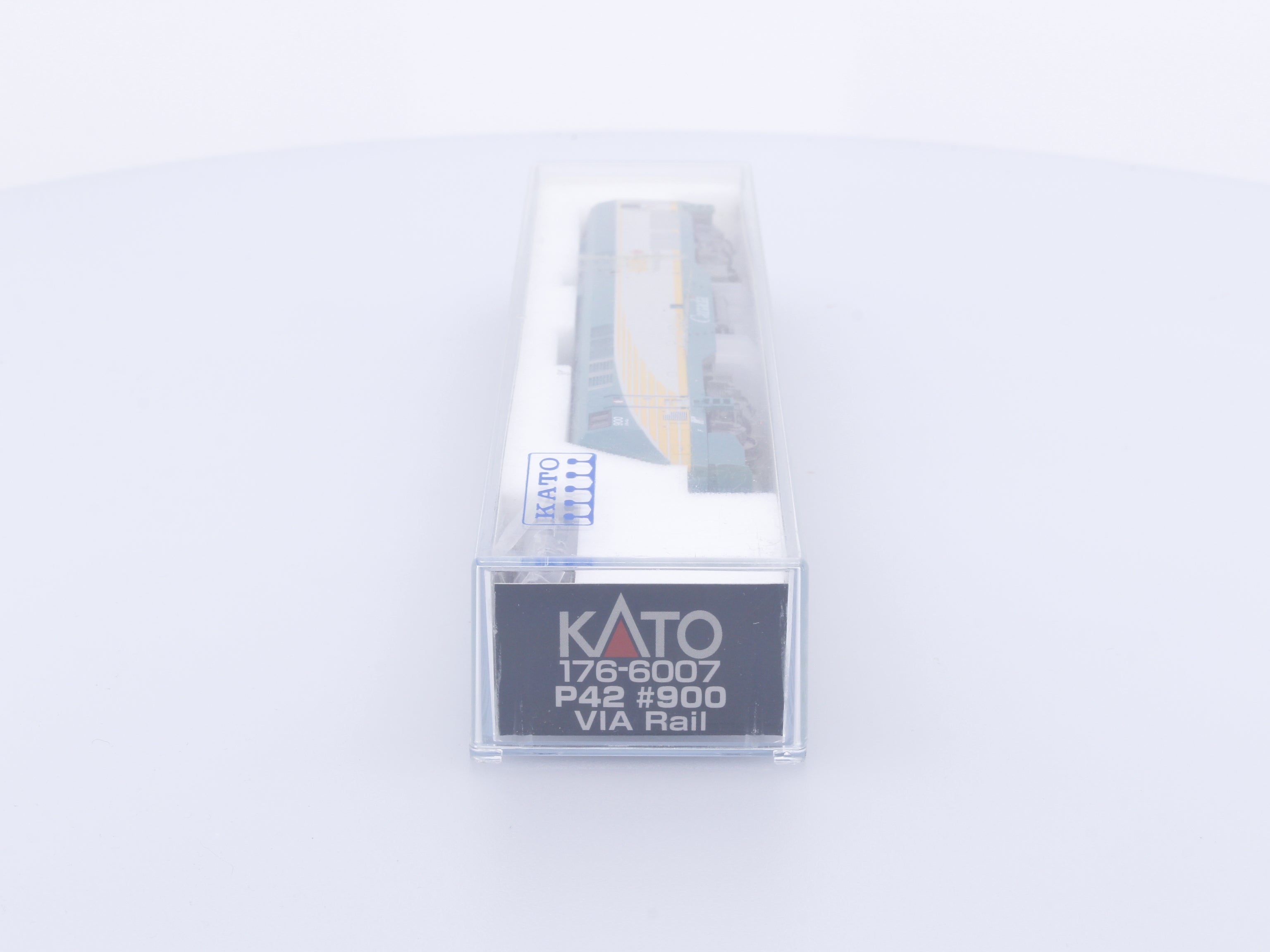 Kato 176-6007 N P42 Diesel Locomotive Via Rail (VIA) 900 Analog DC
