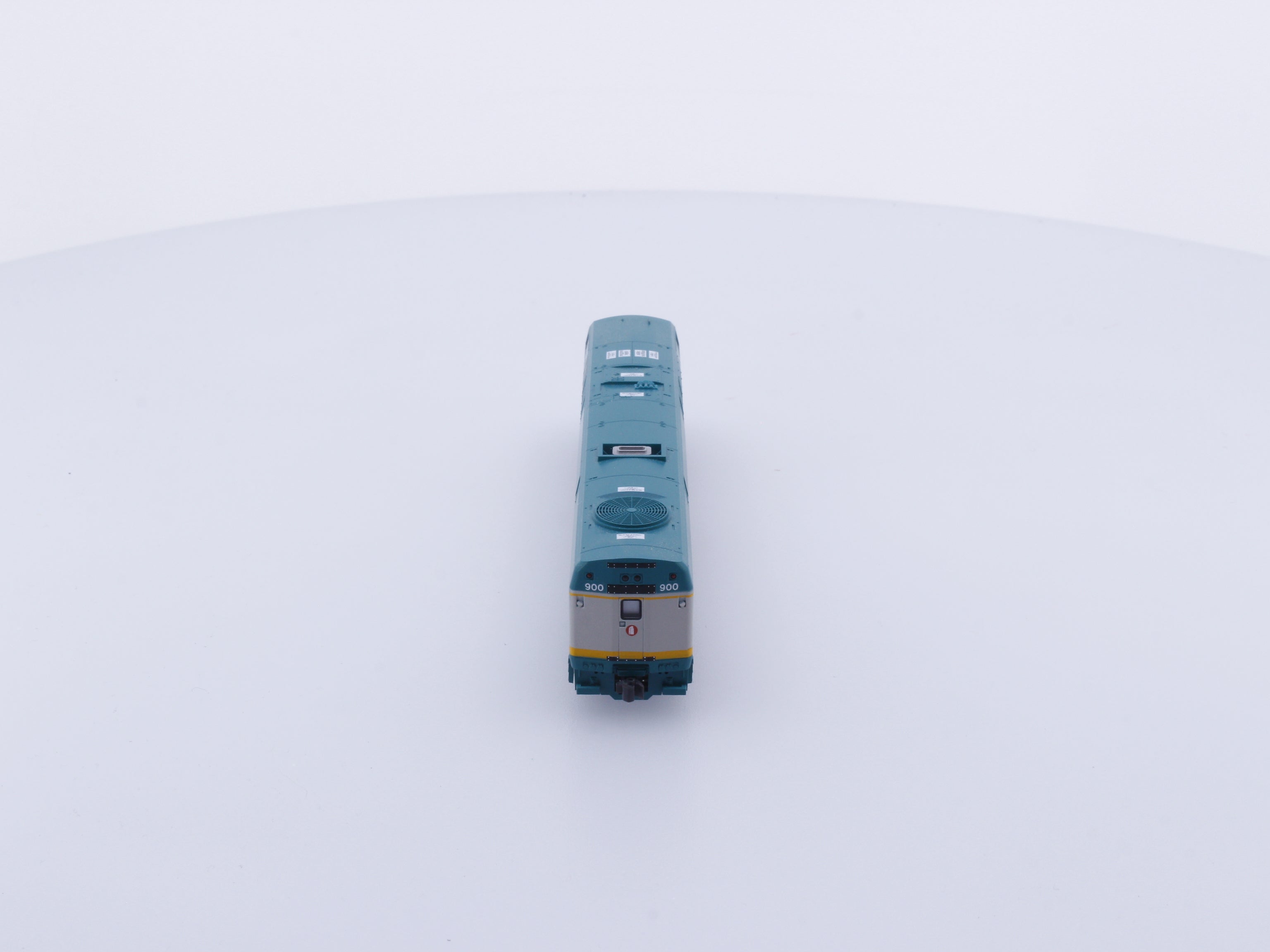 Kato 176-6007 N P42 Diesel Locomotive Via Rail (VIA) 900 Analog DC