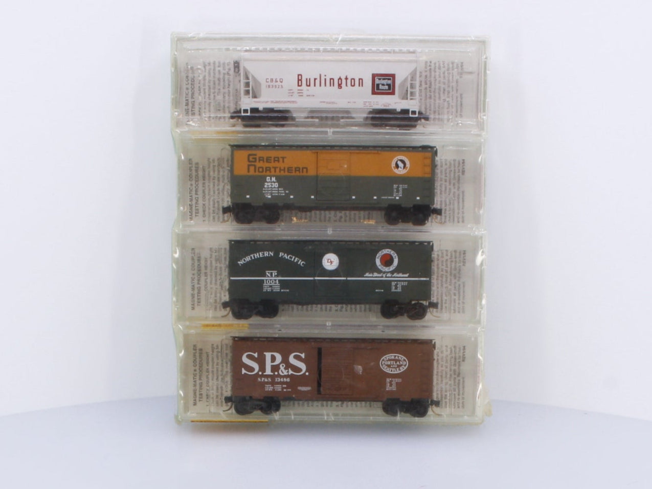 Micro Trains 20226-2 N Mixed Freight Consist, North America, Transition Era Various Fallen Flags 4-Pack