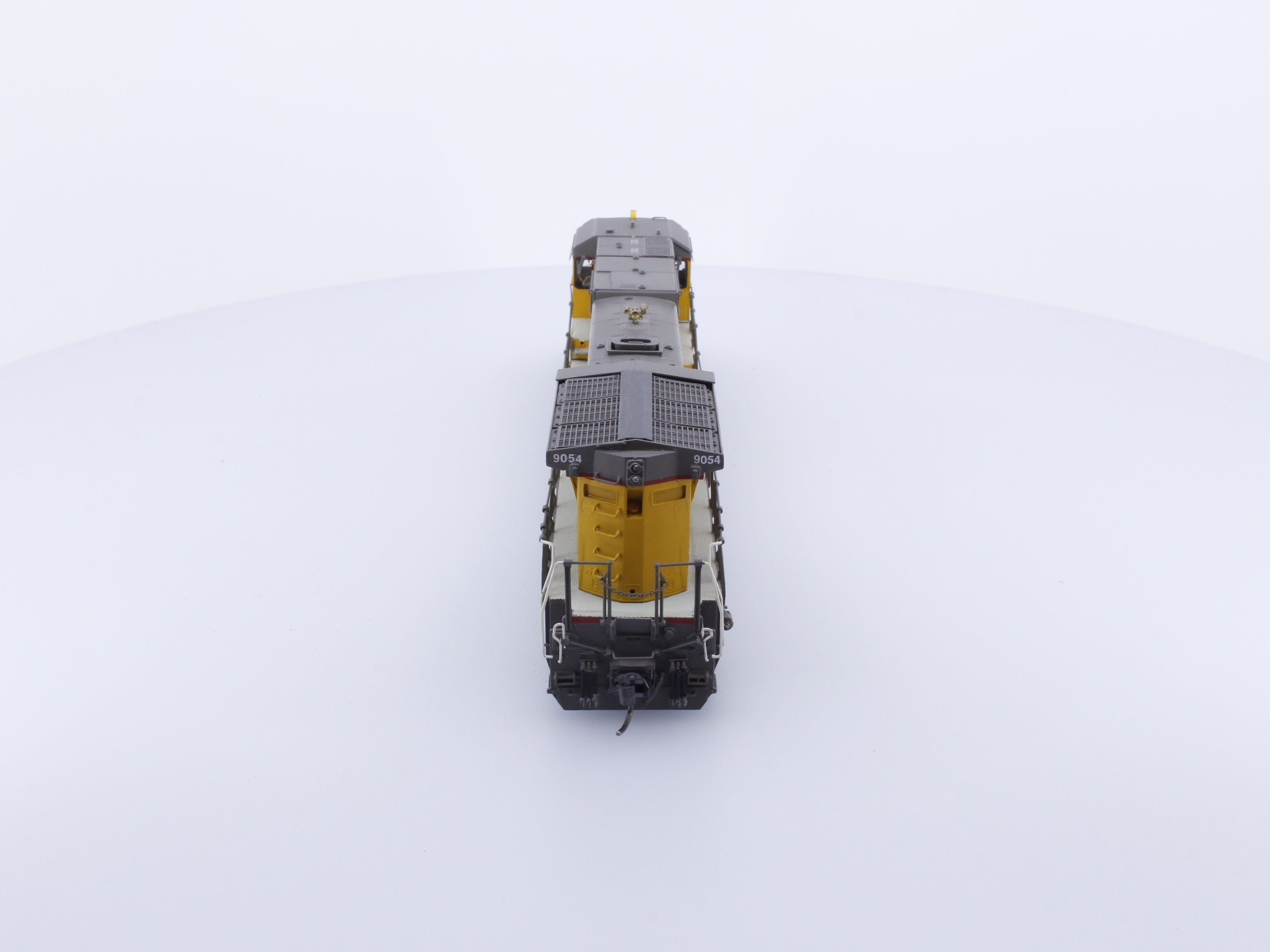 Overland 5847 HO Brass Dash 8-40C Diesel Locomotive Union Pacific (UP) 9054 Analog DC