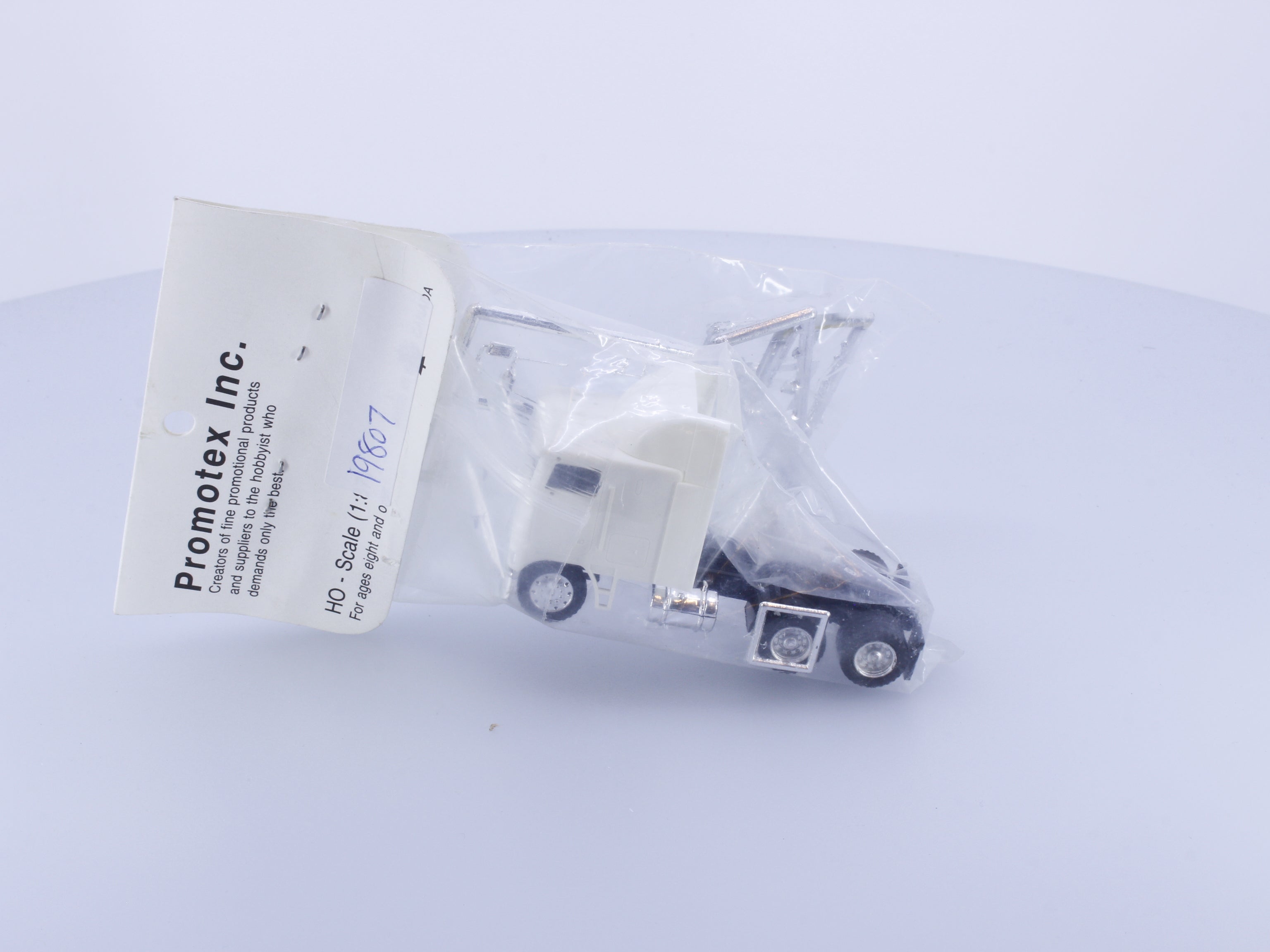 Herpa 25289 HO Long Haul Sleeper Semi Truck Tractor