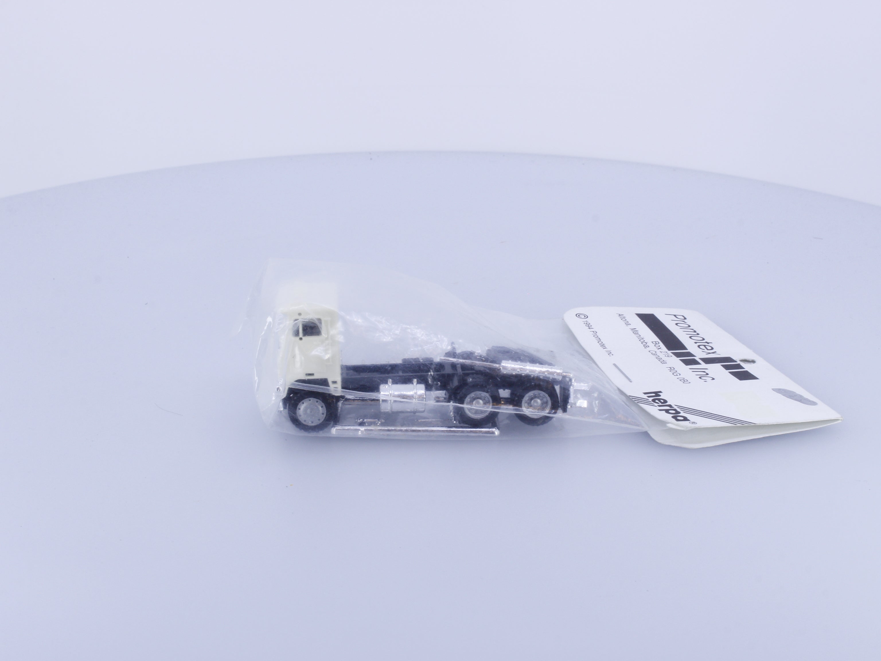 Herpa 15237 HO Semi Truck Tractor