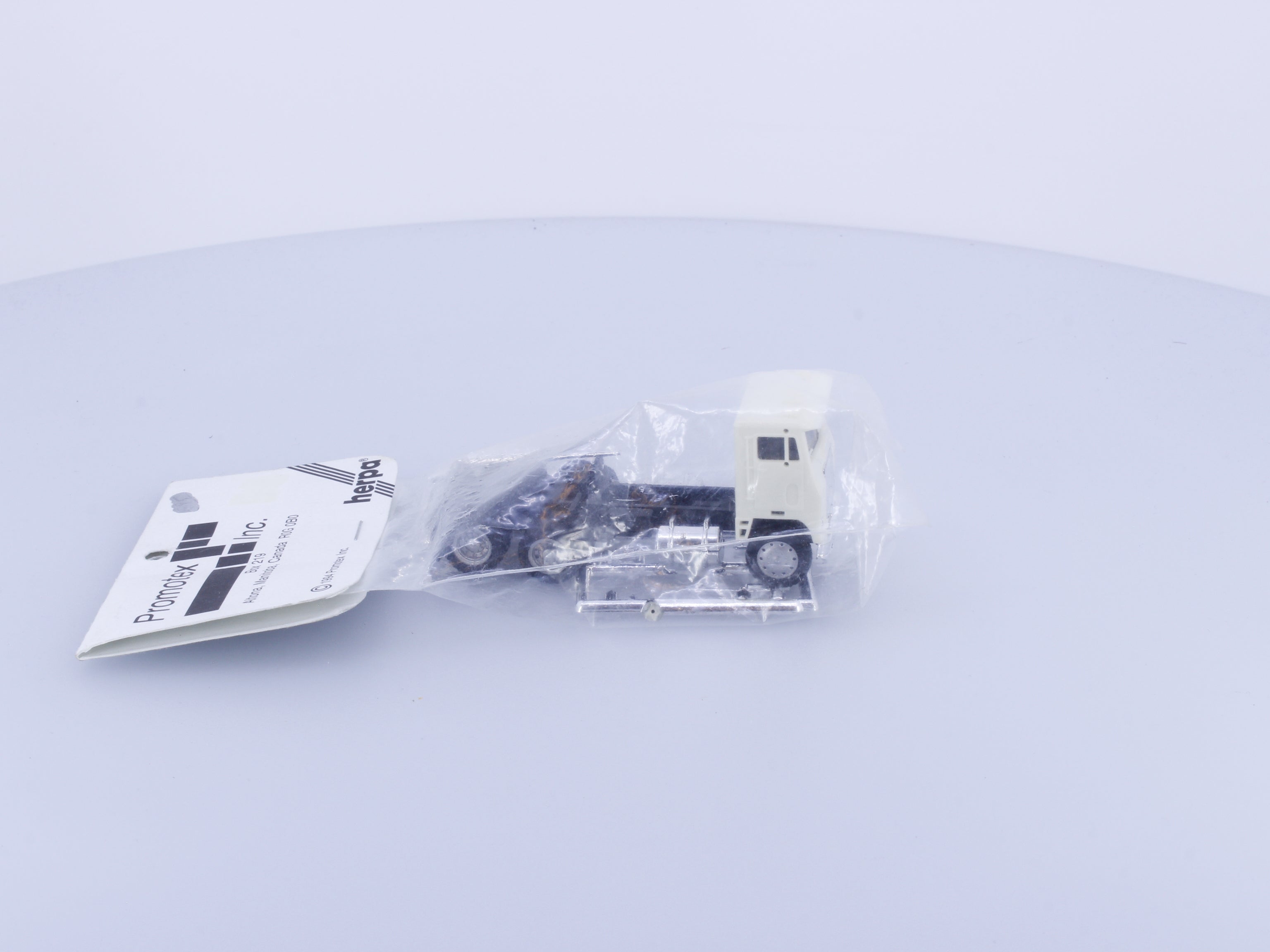Herpa 15237 HO Semi Truck Tractor