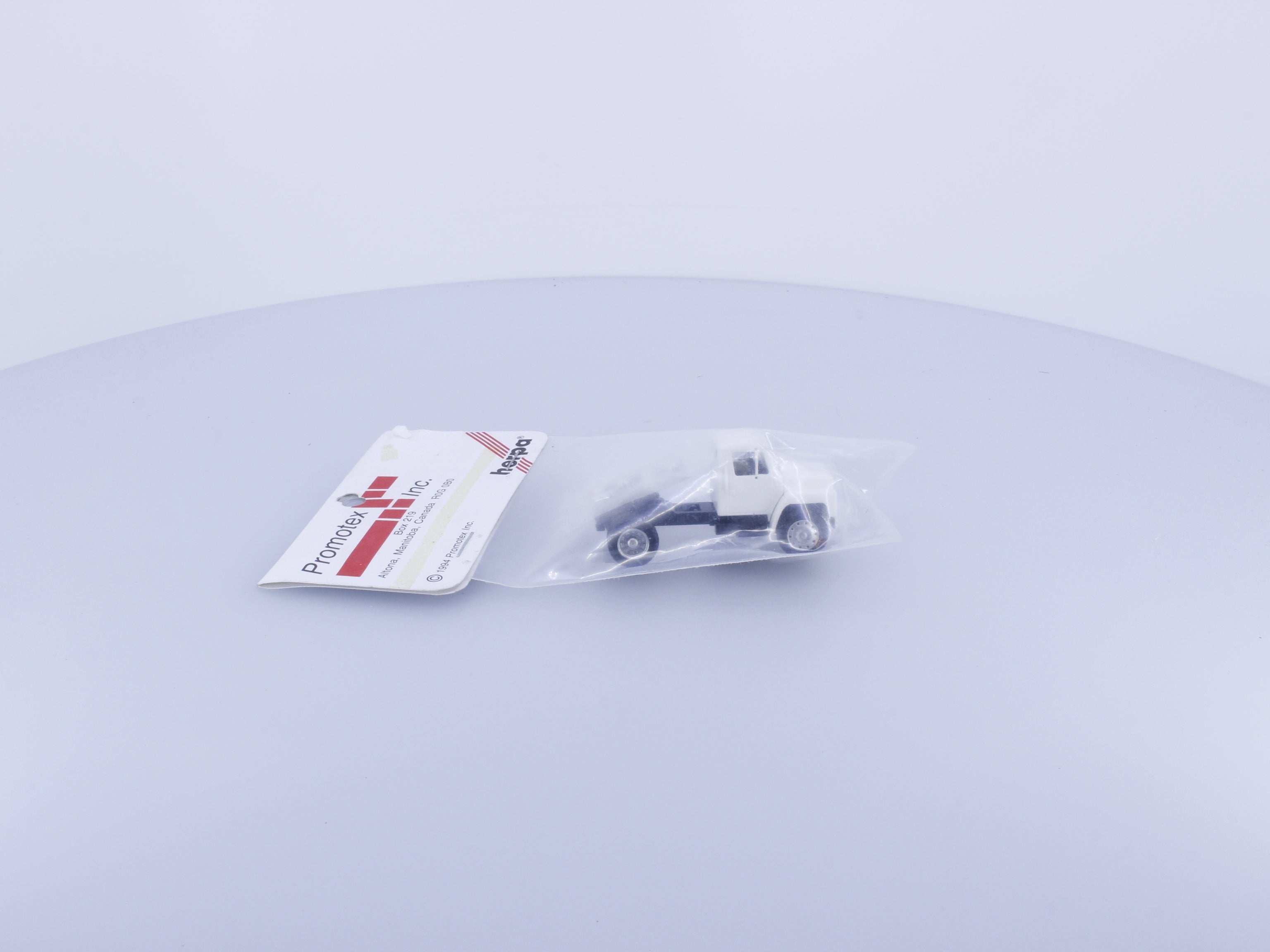 Herpa 15296 HO International Semi Tractor