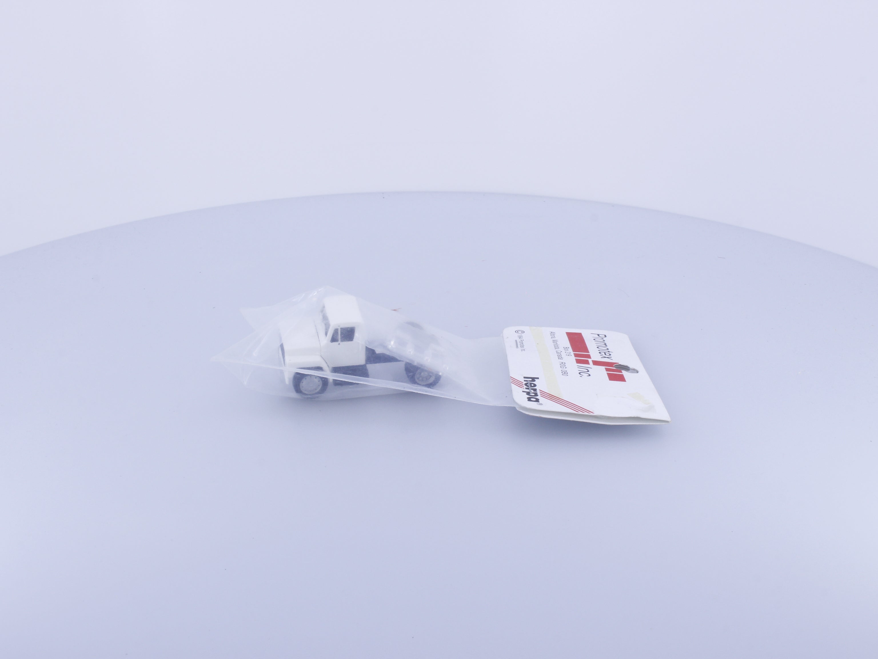 Herpa 15296 HO International Semi Tractor