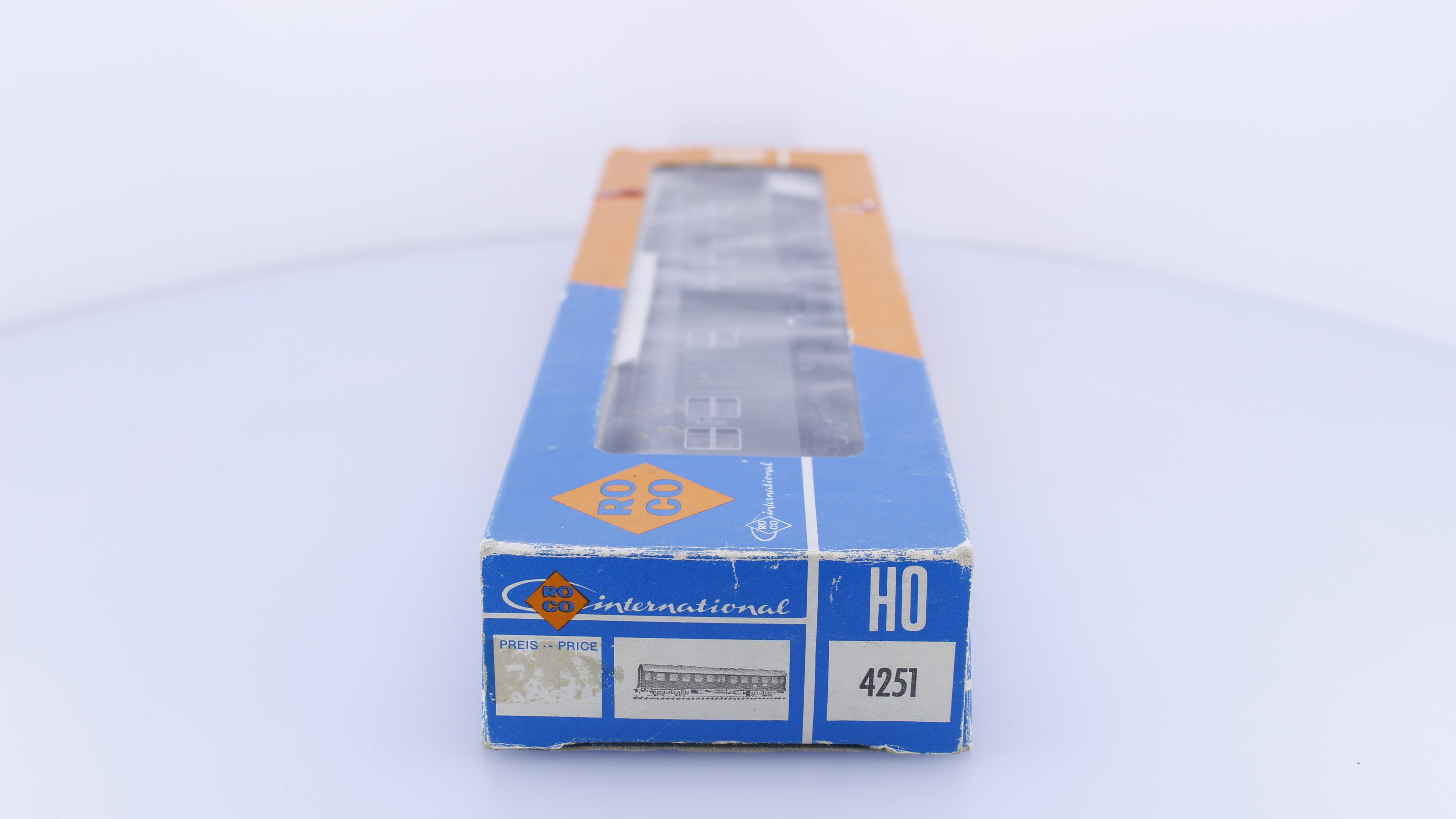 Roco 4251 HO DB 2nd Class 4-Ascher Conversion Passenger Wagon 12116-3