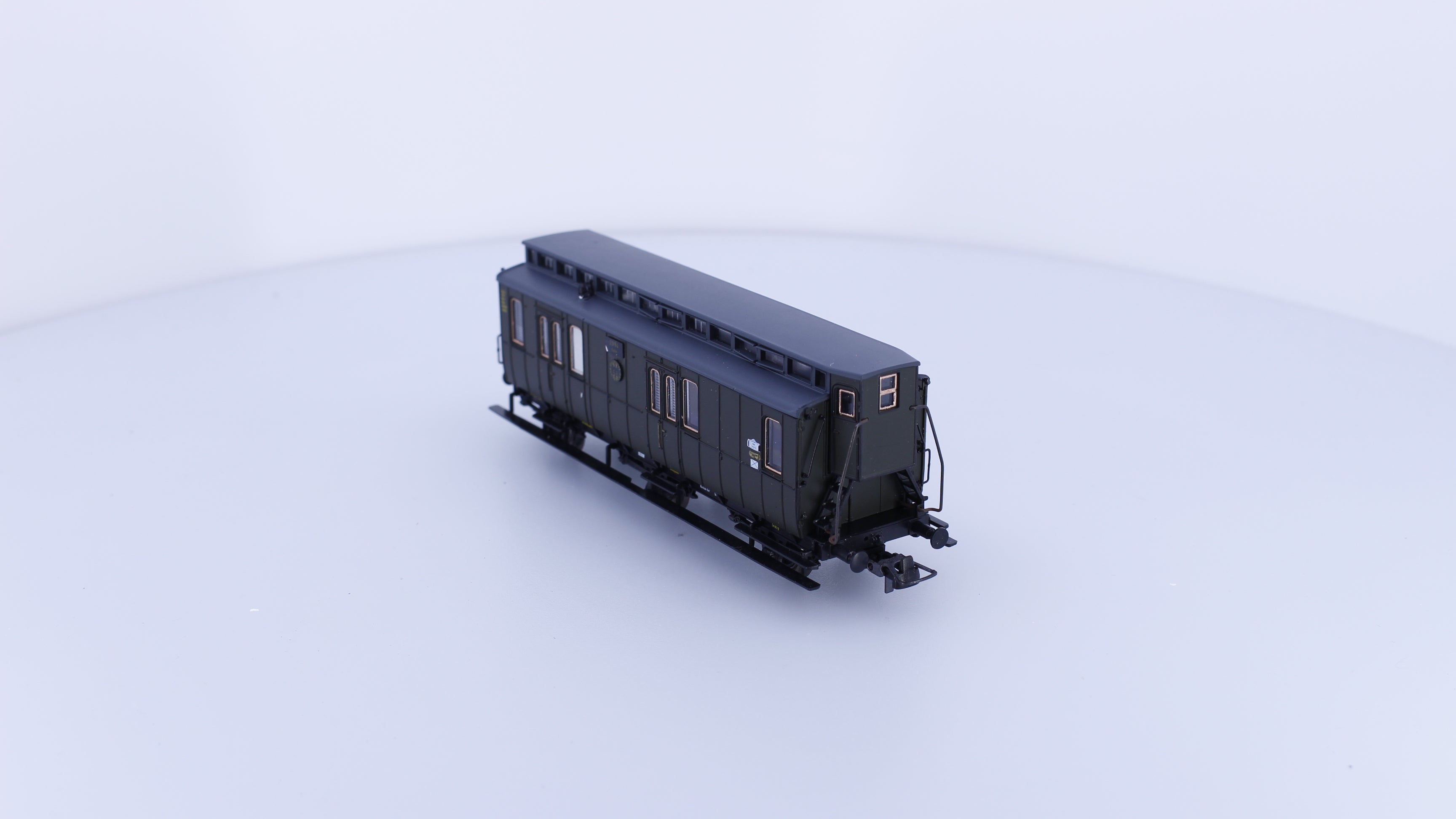 Roco 44510 HO DR Post Wagon with Brakeman's Cab of the Royal Prussian State Railway 2994