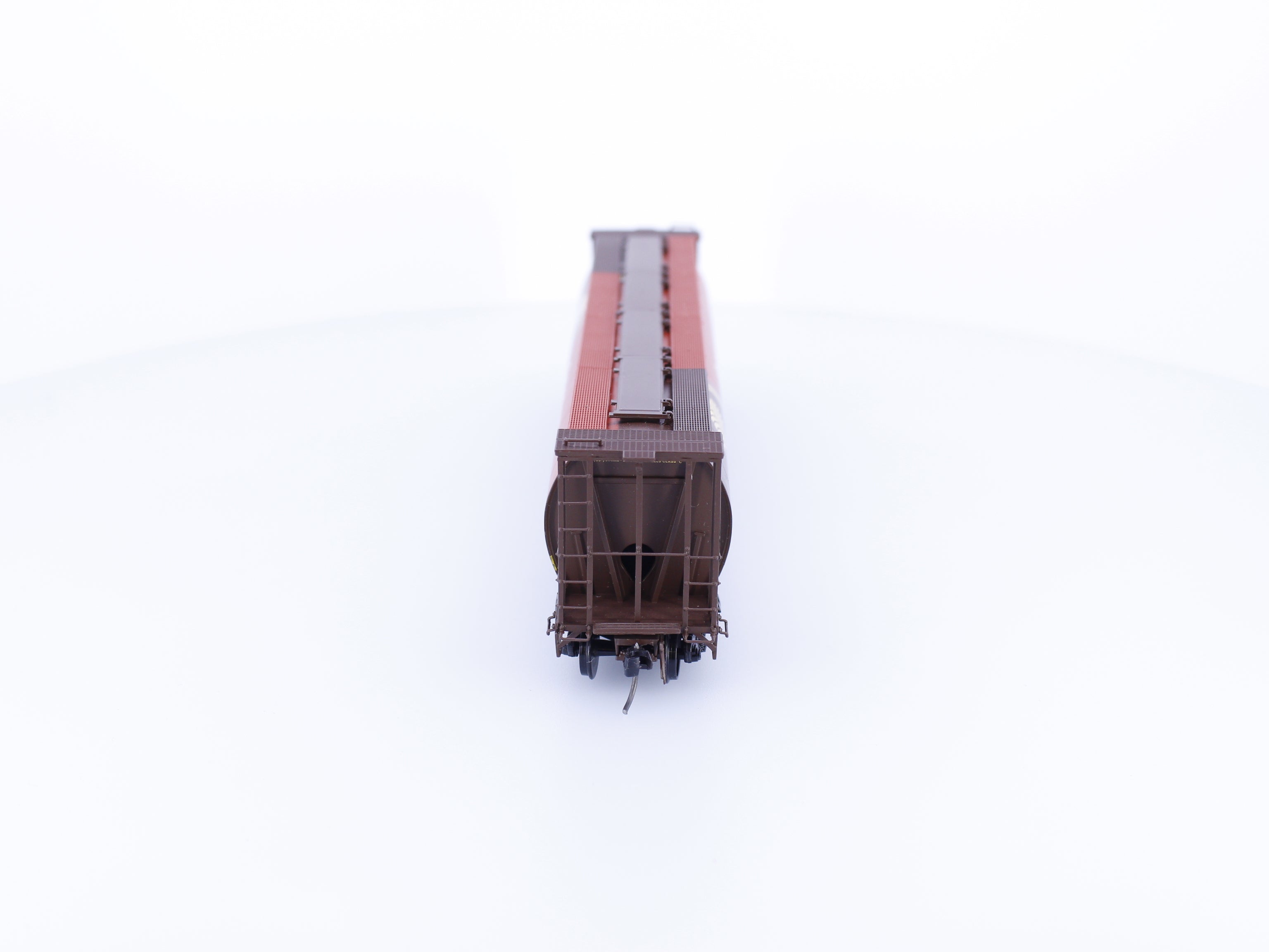 InterMountain 45121-01 HO Cylindrical Grain Hopper Saskatchewan Saskatchewan Railcar Corporation (SKNX) 397172 (#1)