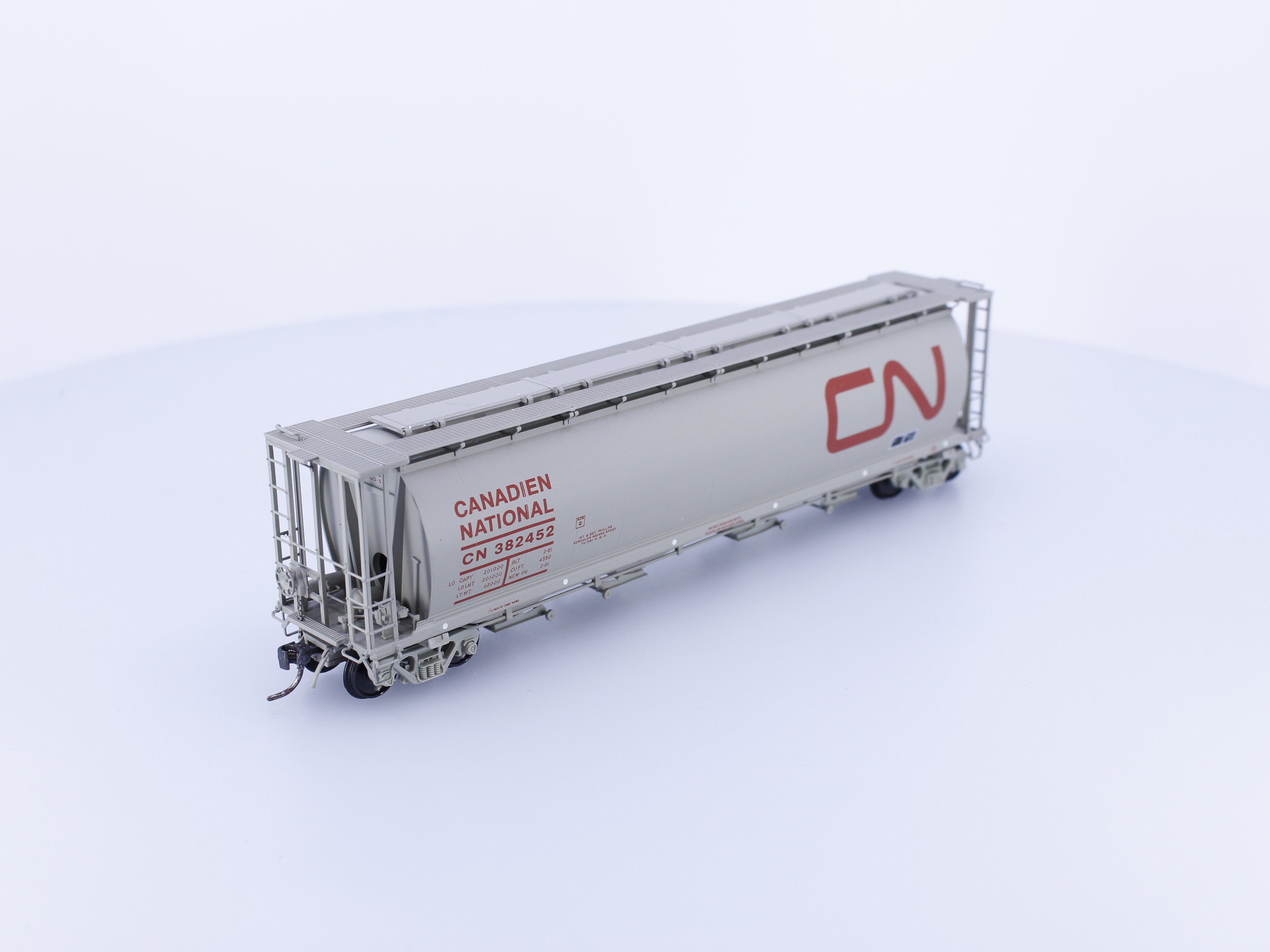 InterMountain 45104-03 HO Cylindrical Covered Hopper Canadian National (CN) 382452