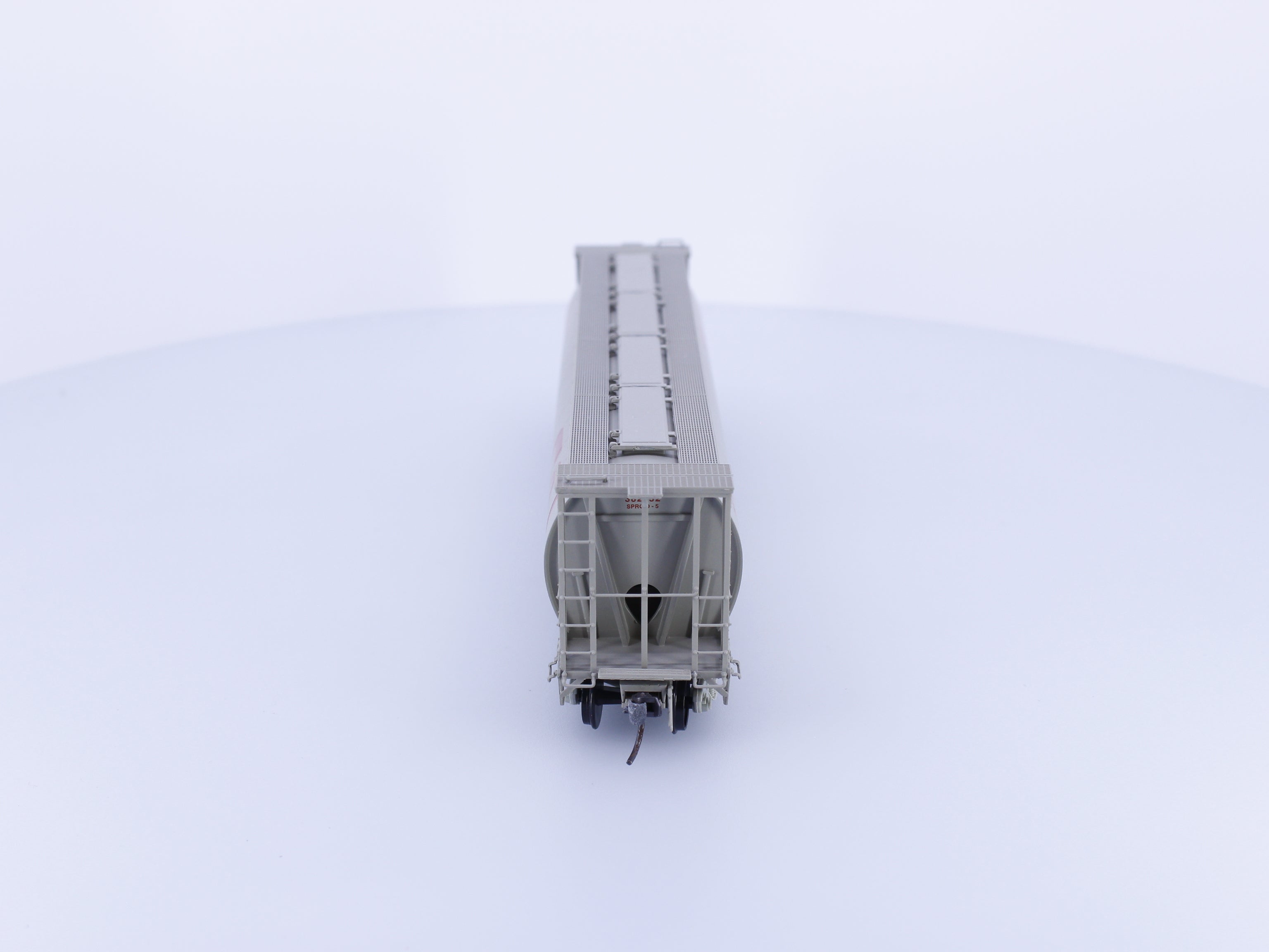 InterMountain 45104-03 HO Cylindrical Covered Hopper Canadian National (CN) 382452