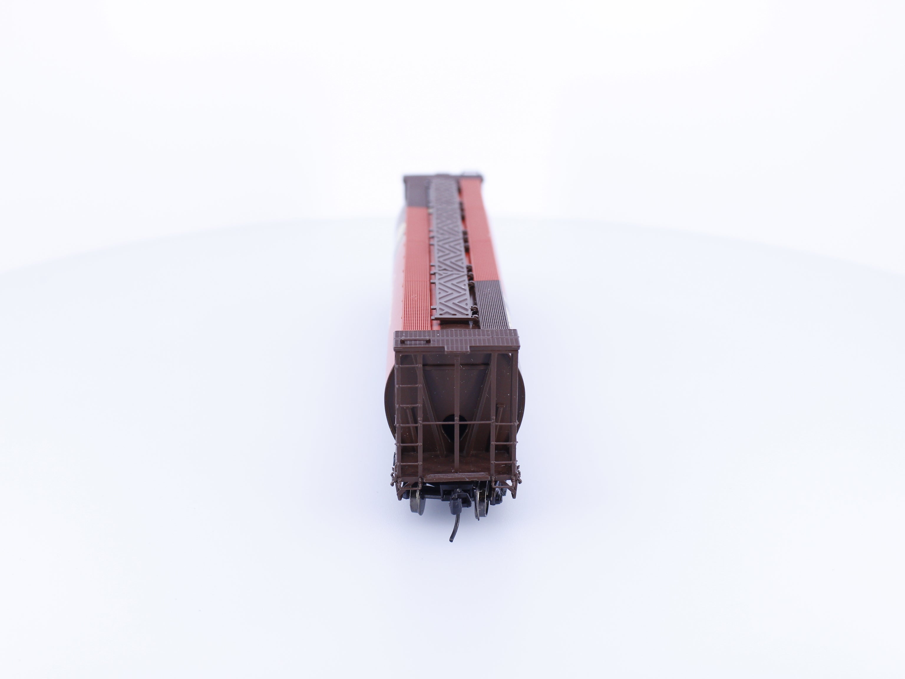 InterMountain 45121-06 HO Cylindrical Grain Hopper Saskatchewan Saskatchewan Railcar Corporation (SKNX) 397335
