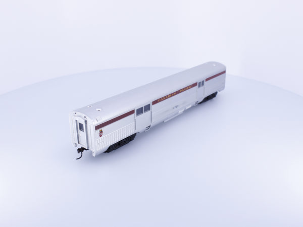 Athearn 79081 HO Streamlined Baggage Coach Canadian Pacific (CP) 4723