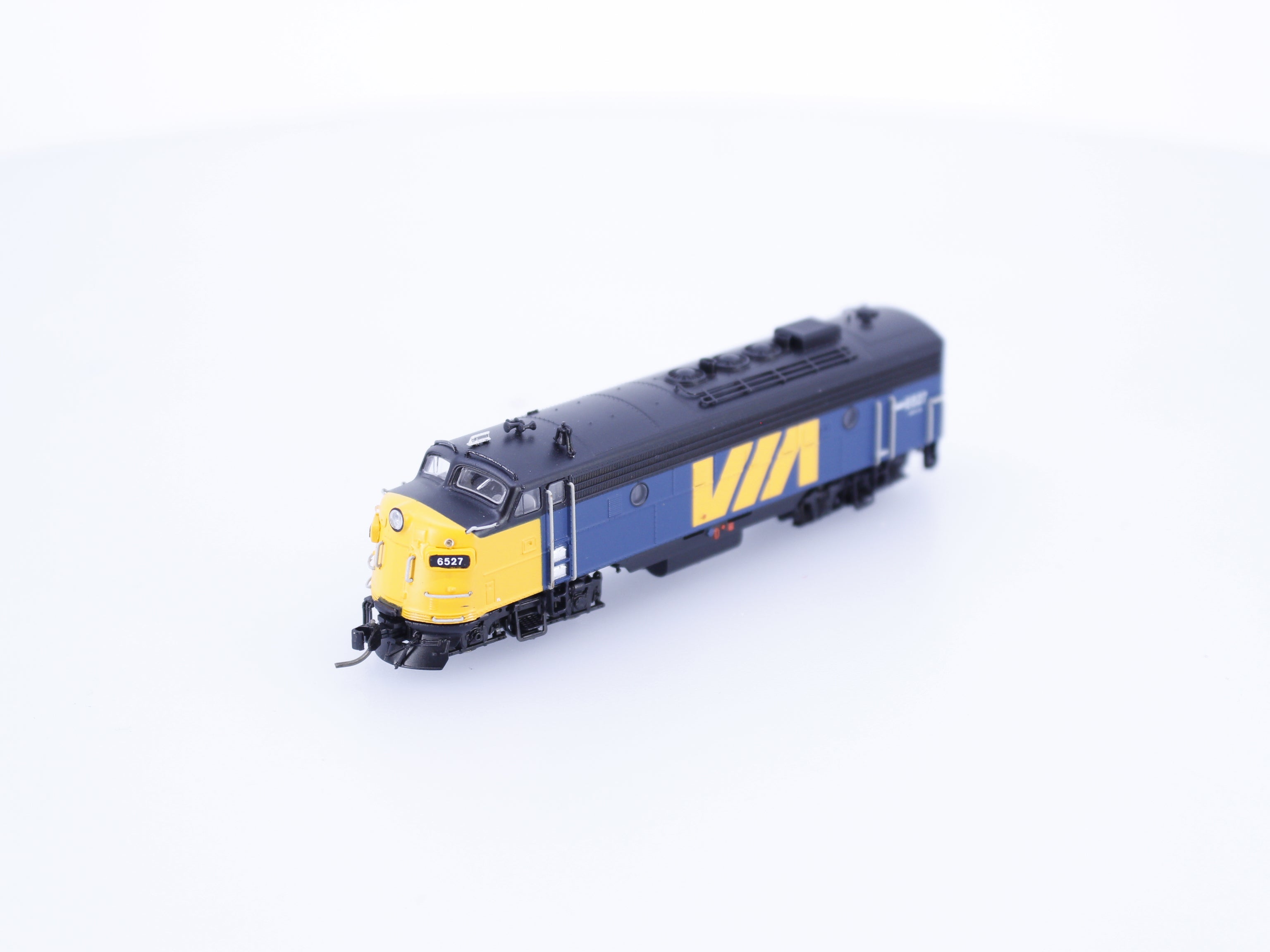 Rapido 530512 N FP9A Diesel Locomotive Via Rail (VIA) 6527 DCC & Sound