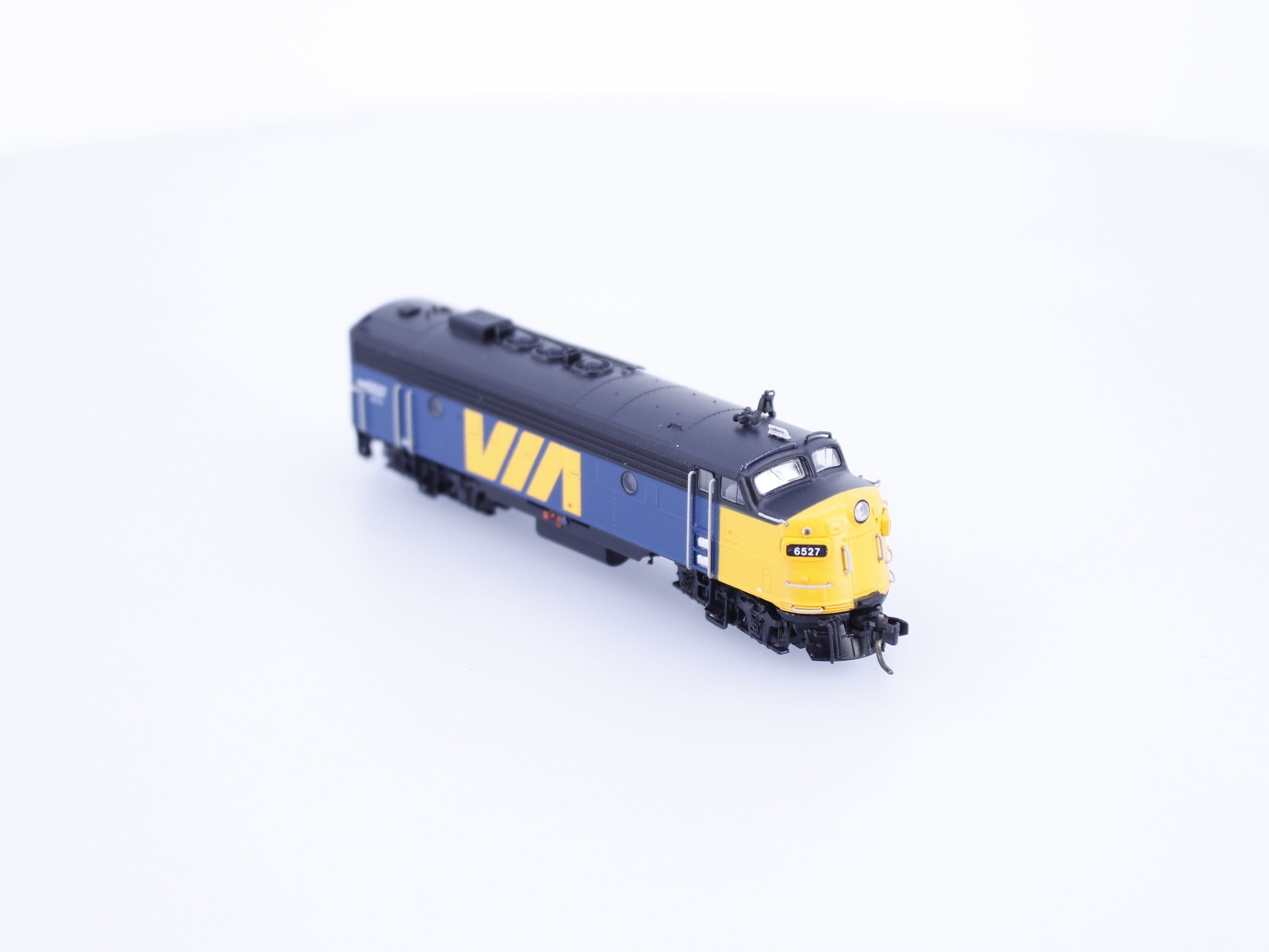 Rapido 530512 N FP9A Diesel Locomotive Via Rail (VIA) 6527 DCC & Sound