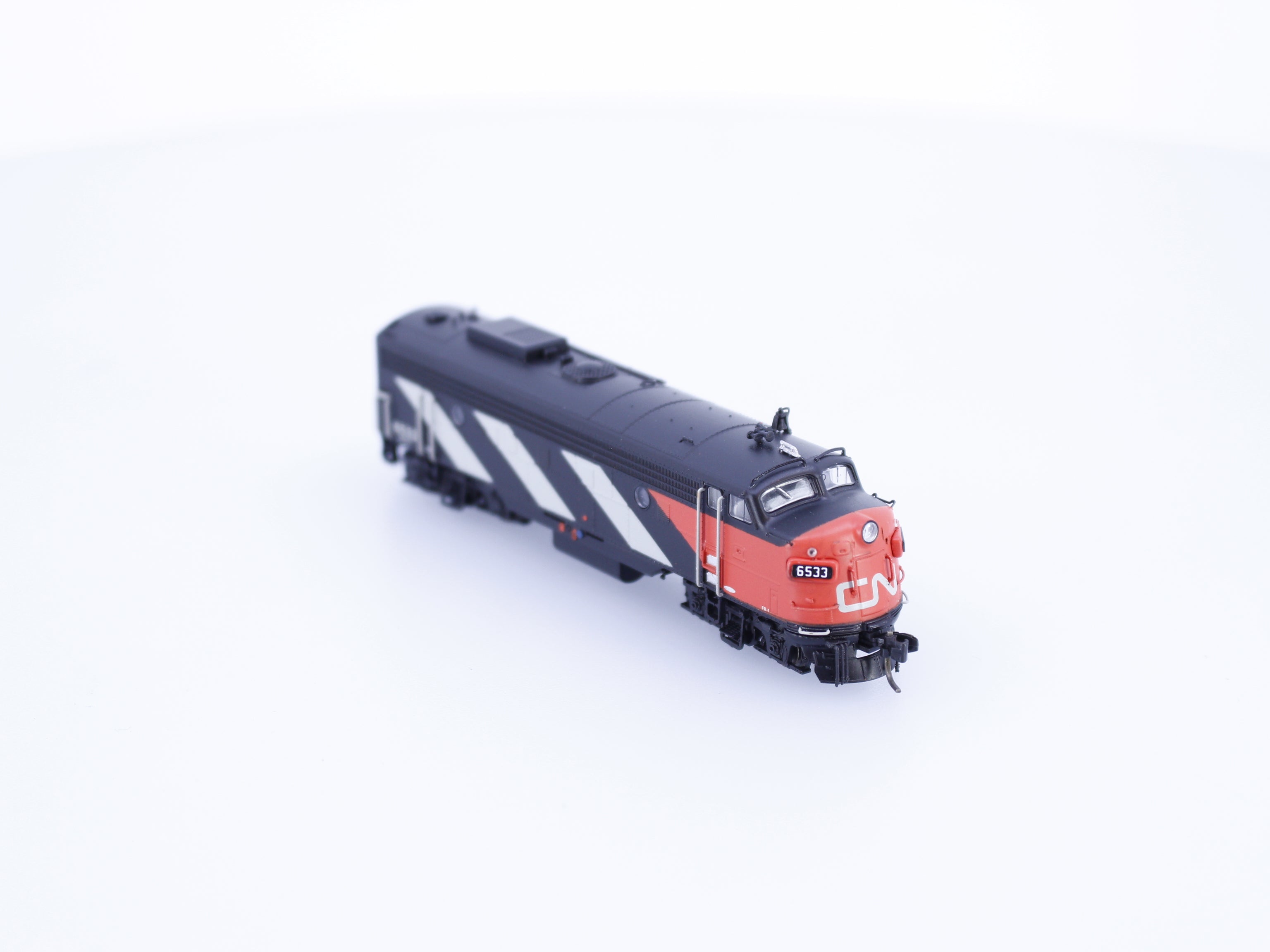 Rapido 530507 N FP9A Diesel Locomotive Canadian National (CN) 6533 DCC & Sound