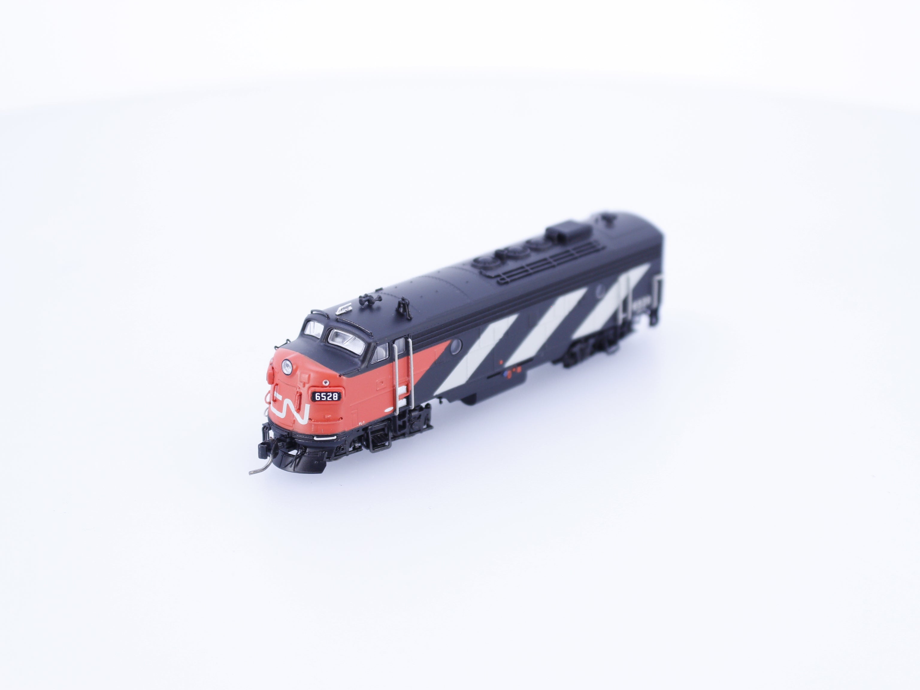 Rapido 530506 N FP9A Diesel Locomotive Canadian National (CN) 6528 DCC & Sound