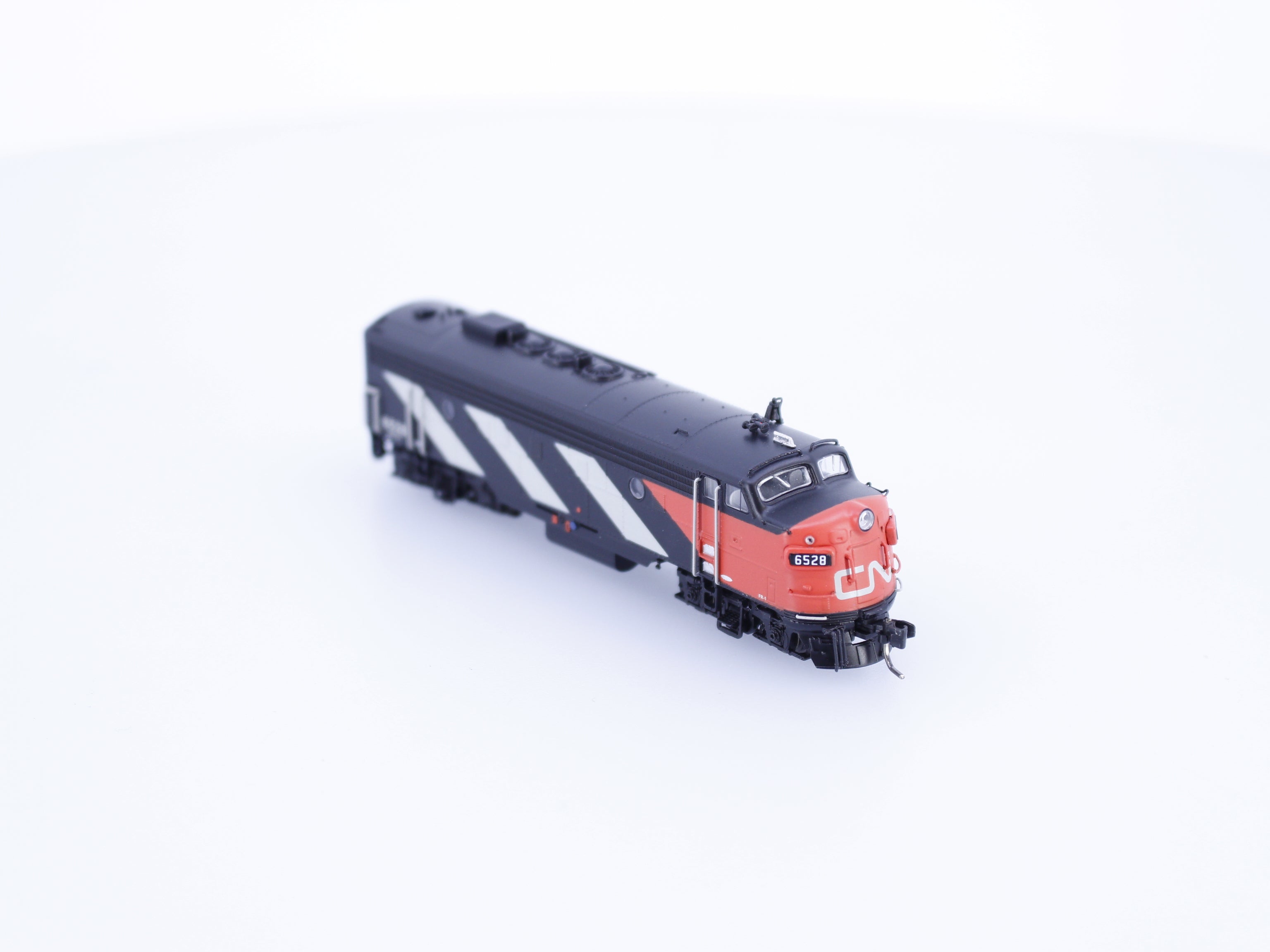 Rapido 530506 N FP9A Diesel Locomotive Canadian National (CN) 6528 DCC & Sound