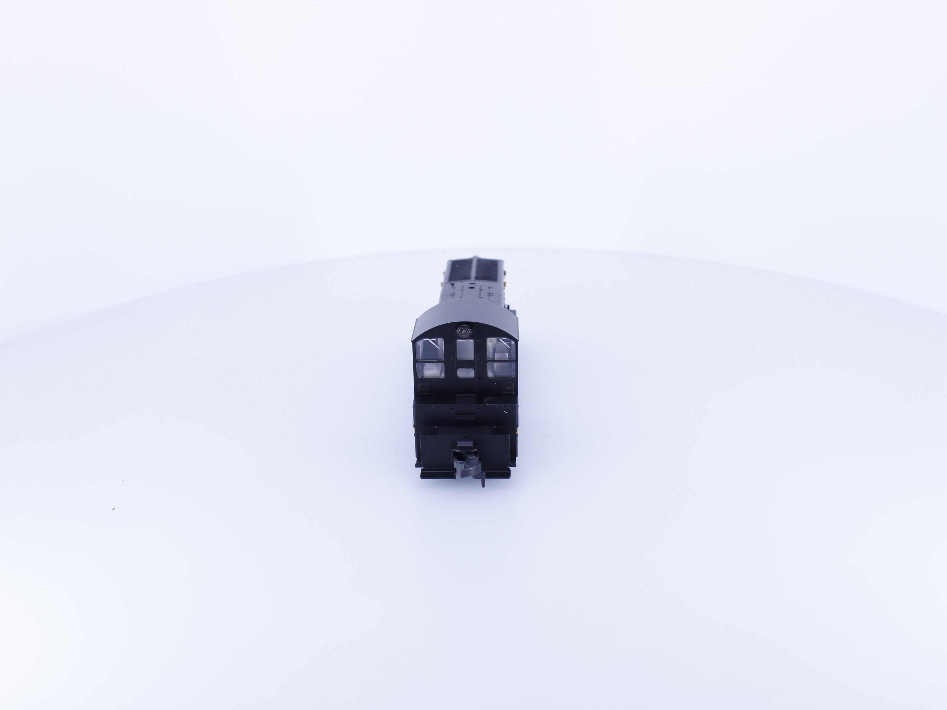 Kato 37-104 HO EMD NW2 Phase 1 Diesel Locomotive Never Run Canadian National (CN) 7914 Analog DC (#1)