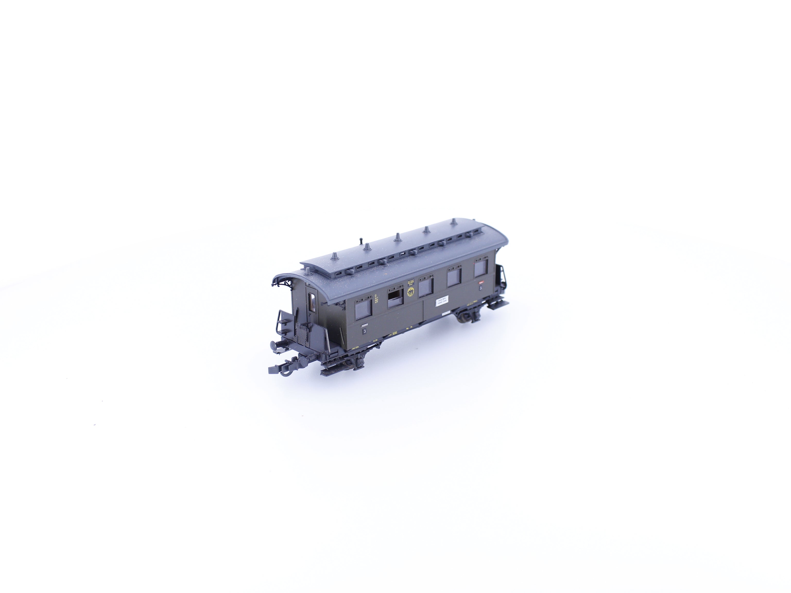 Roco 44235 HO DR 3rd Class Passenger Car 93582