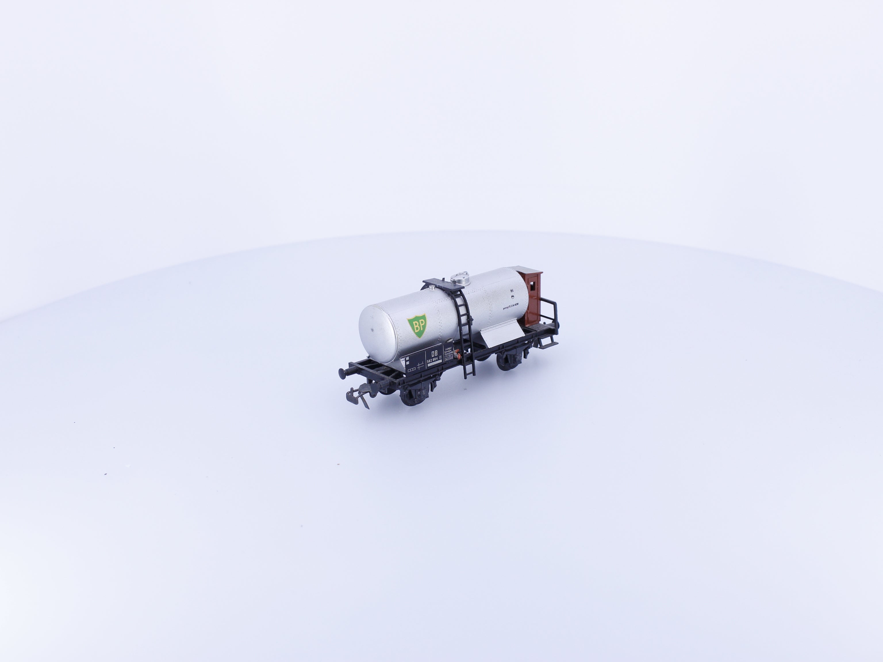 Piko 5452630-5-002120 HO DB Tank Car With Brakeman's Cab 582864