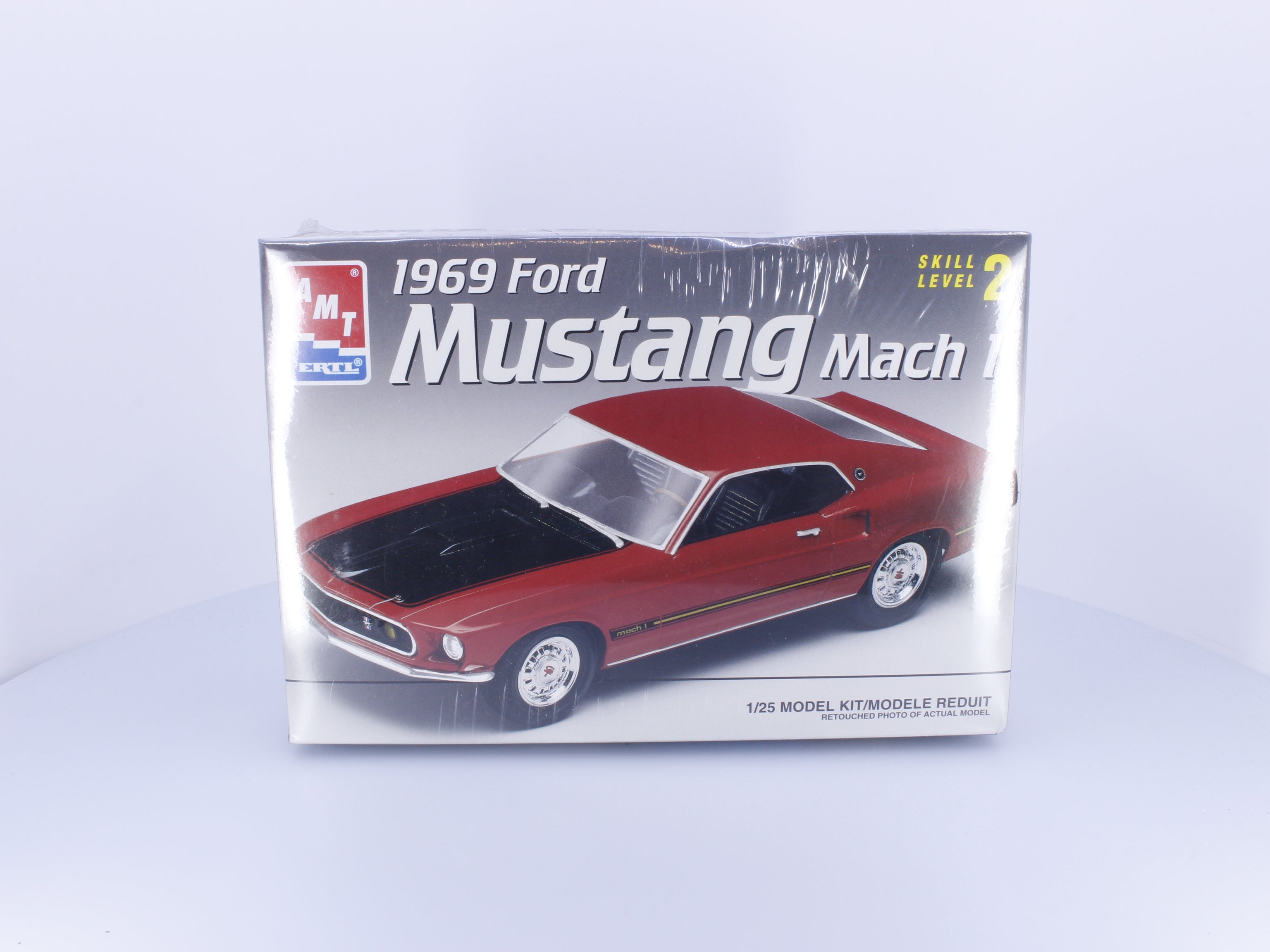 AMT 8233 G 1969 Ford Mustang Mach 1 Plastic Model Kit 1/25