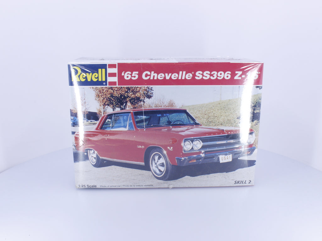 Revell 7611 G 1965 Chevrolet Chevelle SS396 Z-16 Plastic Model Kit 1/25