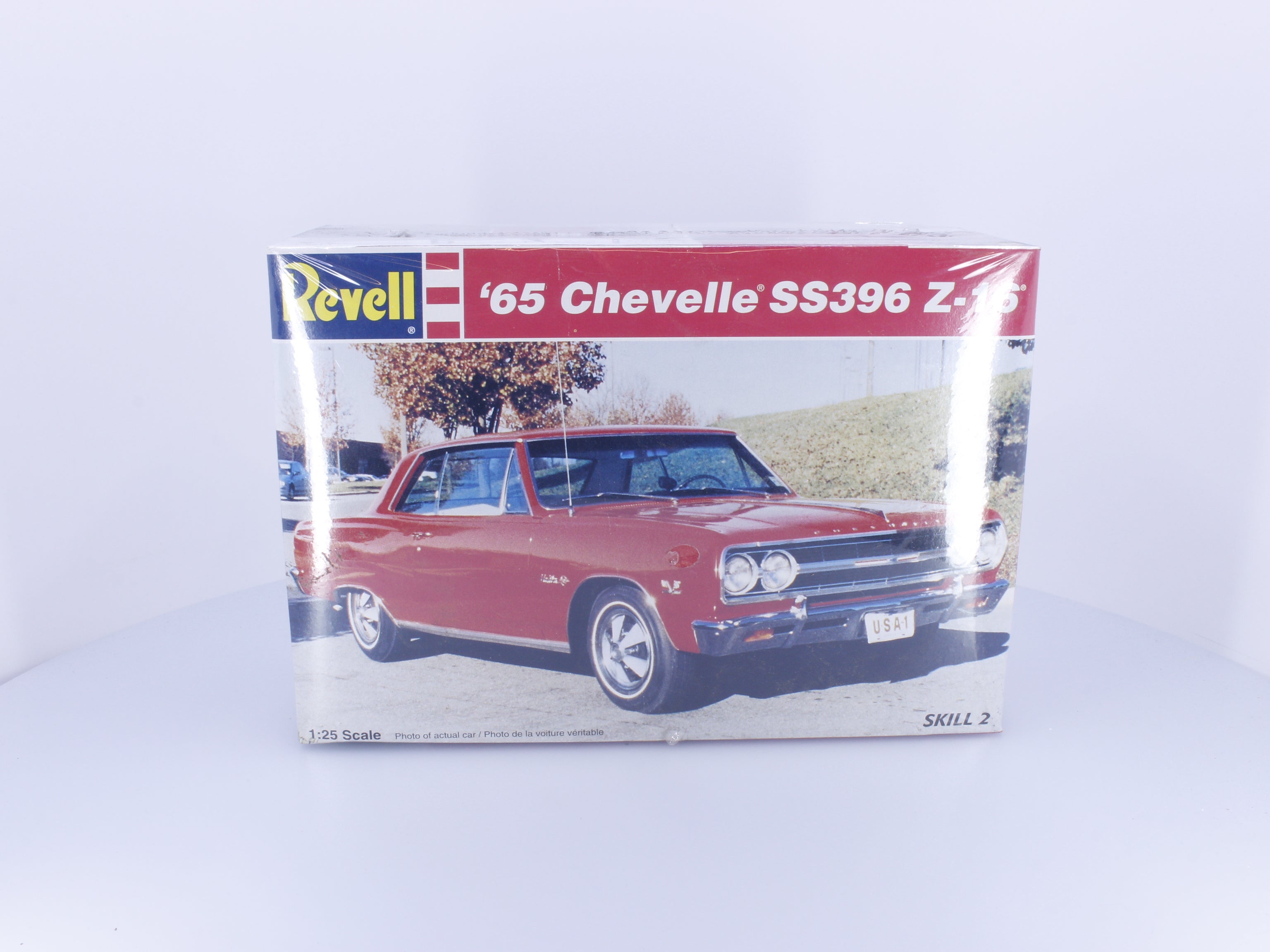 Revell 7611 G 1965 Chevrolet Chevelle SS396 Z-16 Plastic Model Kit 1/25