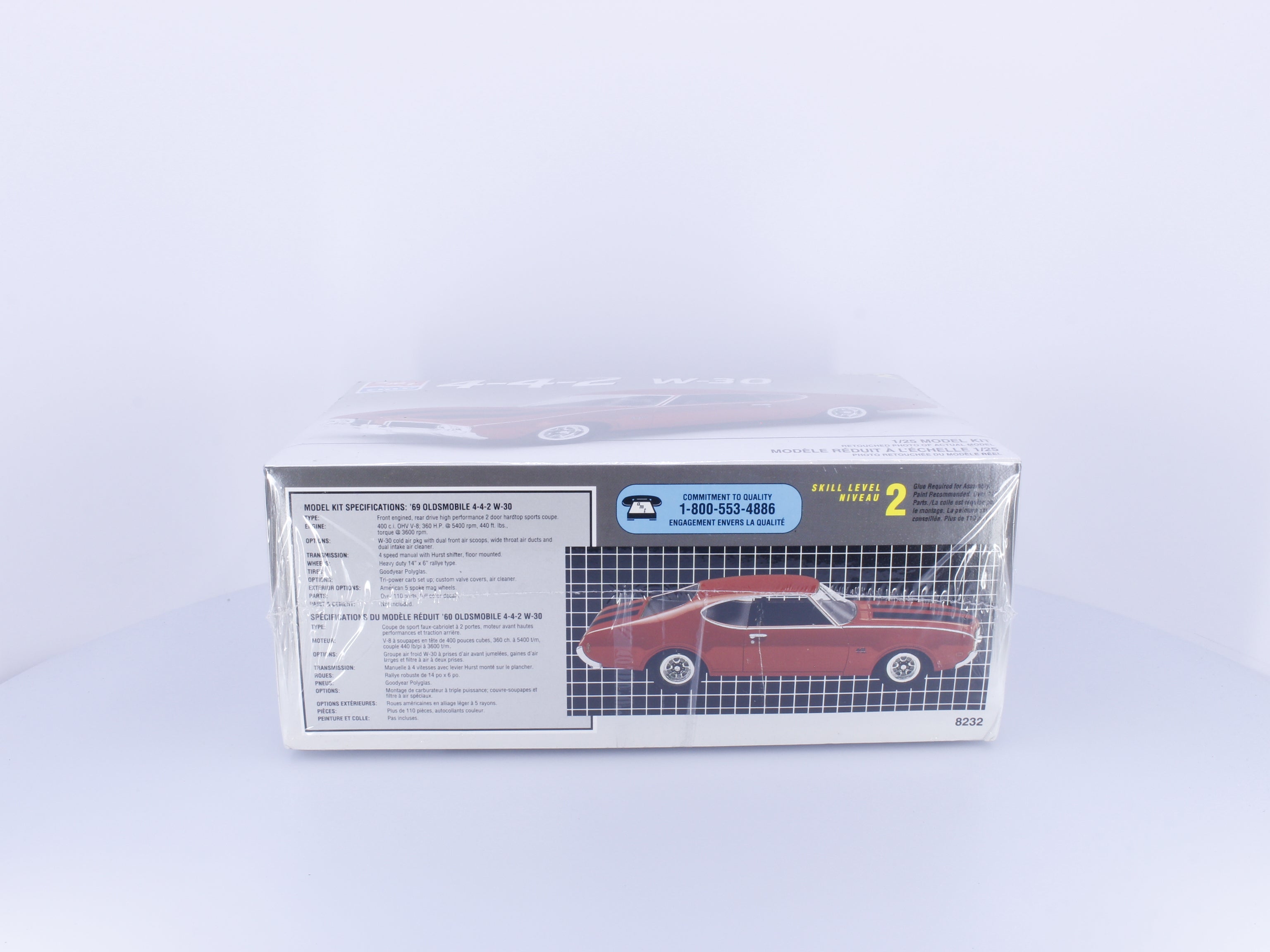 AMT 8232 G 1969 Oldsmobile 4-4-2 W-30 Plastic Model Kit 1/25
