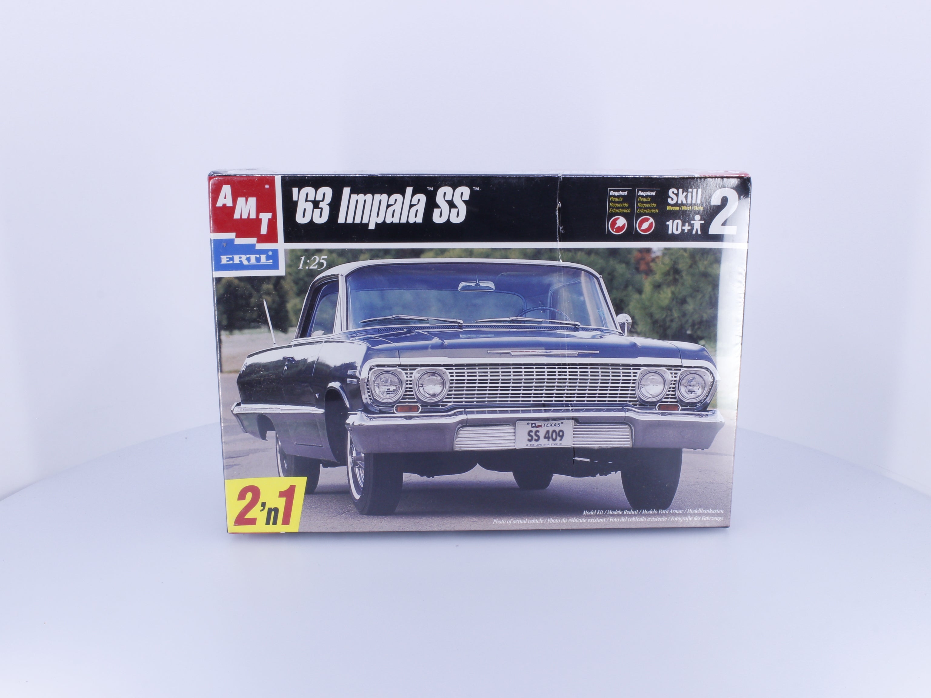 AMT 8321 G 1963 Chevrolet Impala SS Plastic Model Kit 1/25 (#1)