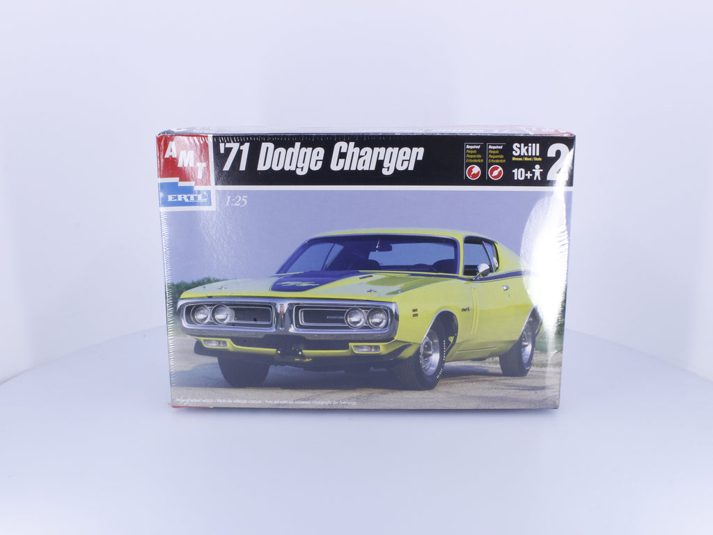 AMT 30053 G 1971 Dodge Charger Plastic Model Kit 1/25 (#1)