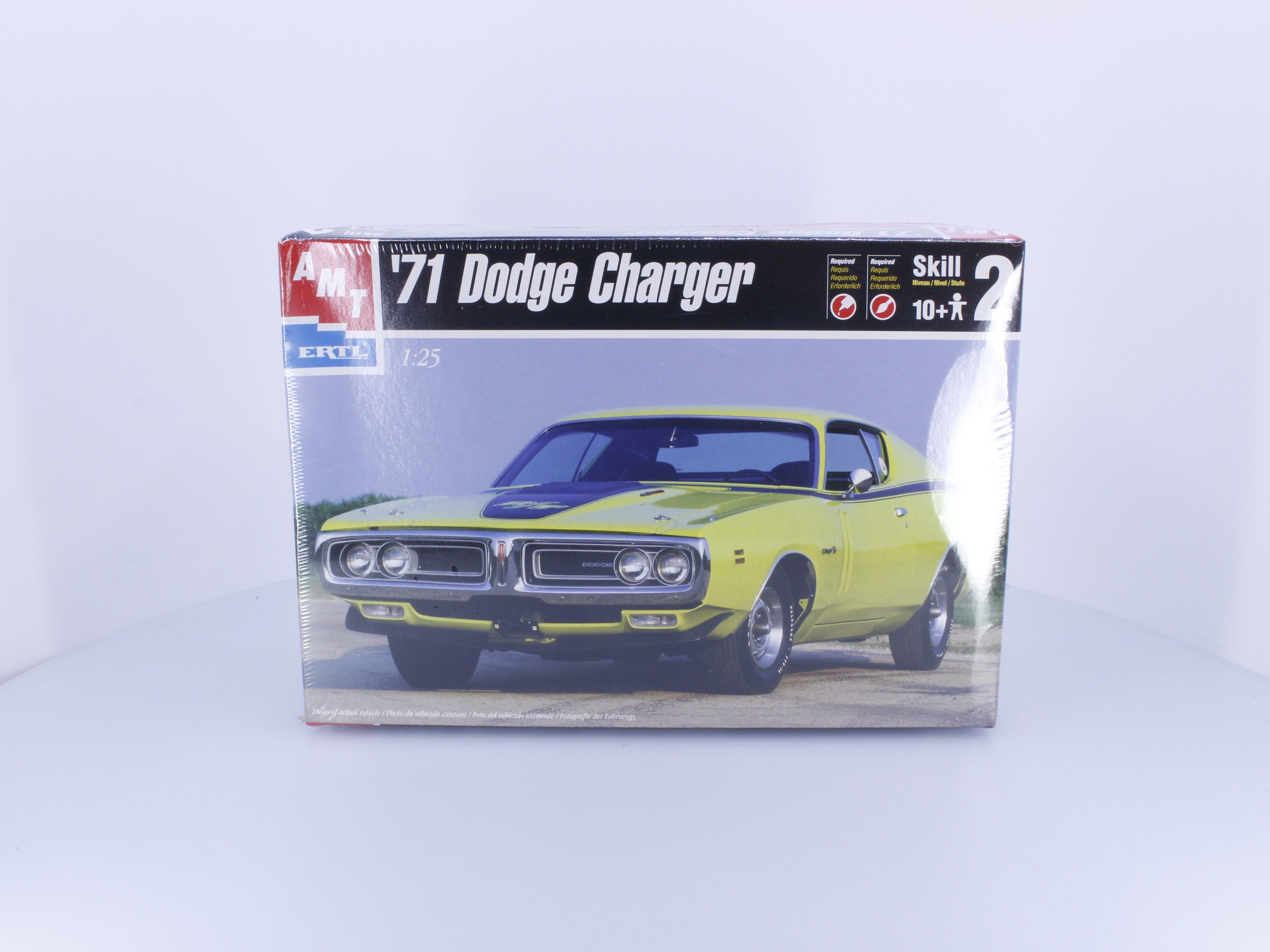 AMT 30053 G 1971 Dodge Charger Plastic Model Kit 1/25 (#1)